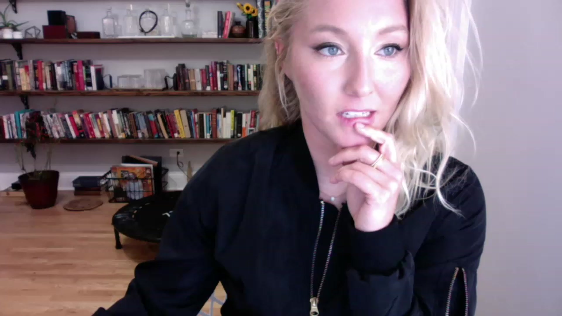 Gallery image thumbnail from BendyBlonde1's myfreecams stream on, 12/22/2022, 02:41 image 3 of 20