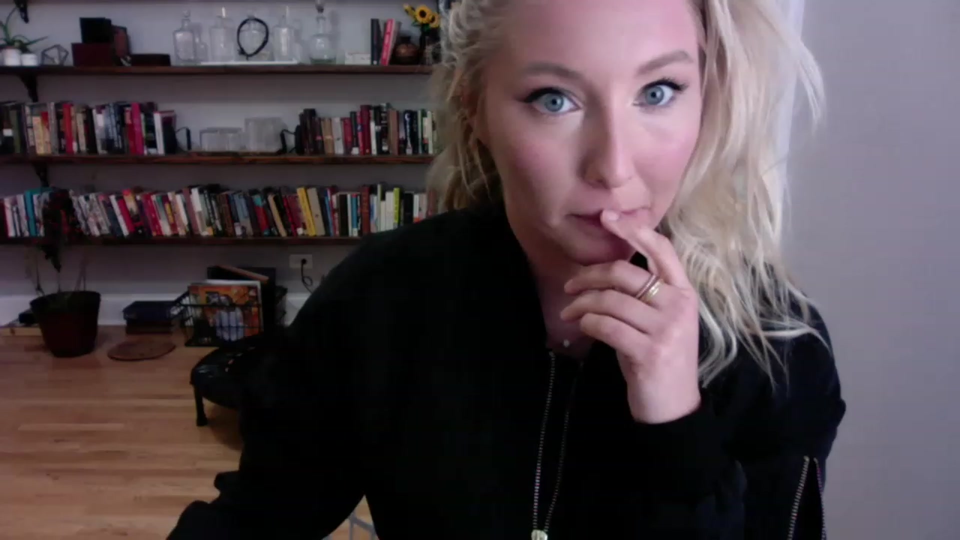 Gallery image thumbnail from BendyBlonde1's myfreecams stream on, 12/22/2022, 02:41 image 14 of 20