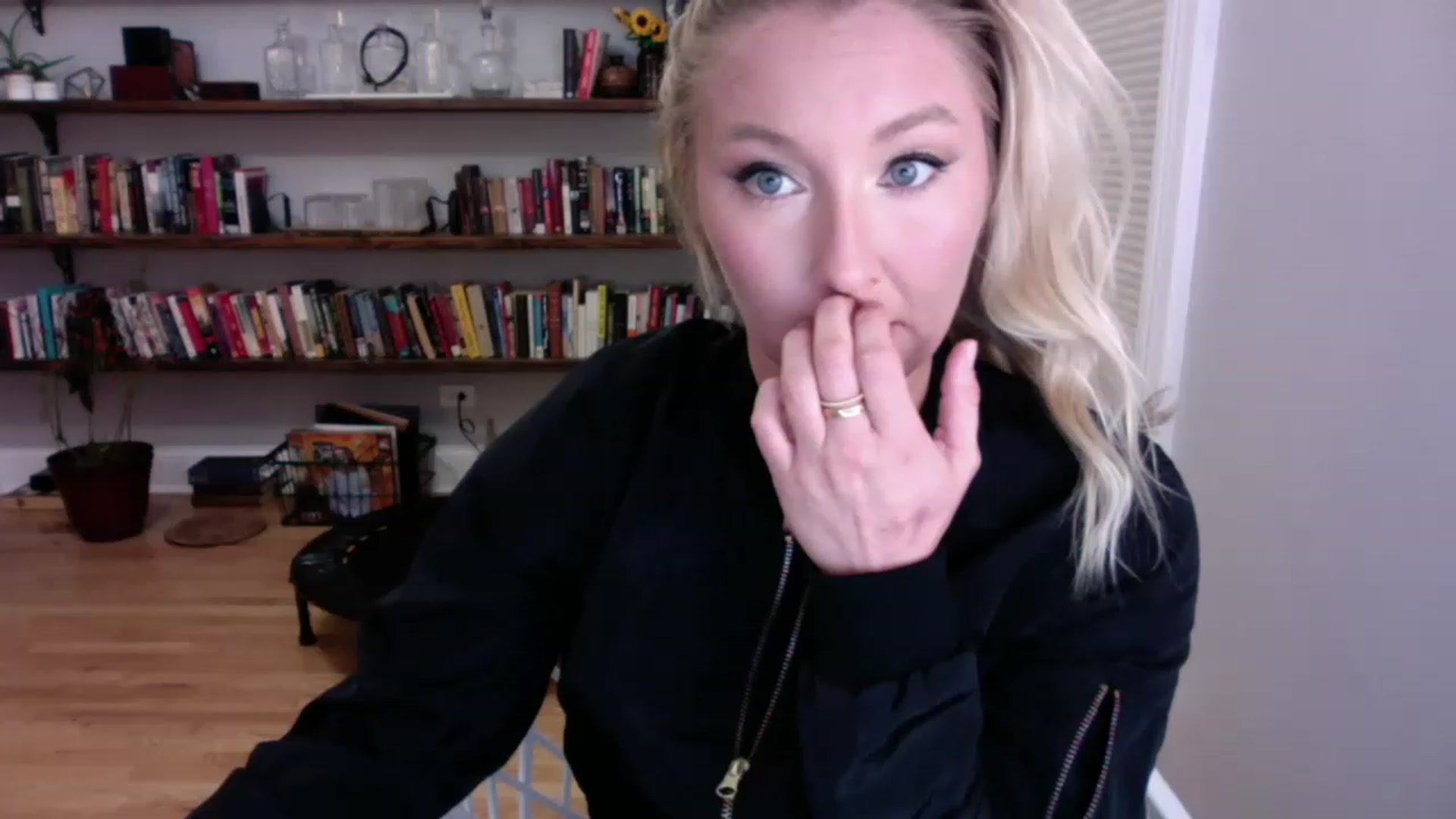 Gallery image thumbnail from BendyBlonde1's myfreecams stream on, 12/22/2022, 02:41 image 8 of 20