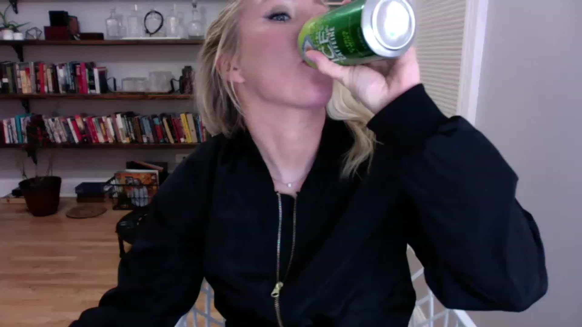 Gallery image thumbnail from BendyBlonde1's myfreecams stream on, 12/22/2022, 02:41 image 9 of 20