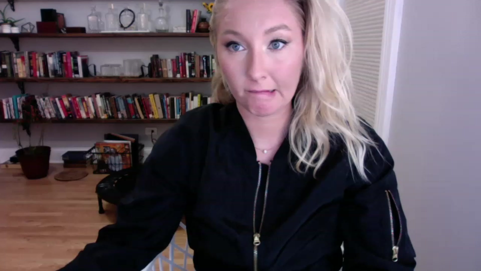Gallery image thumbnail from BendyBlonde1's myfreecams stream on, 12/22/2022, 02:41 image 7 of 20