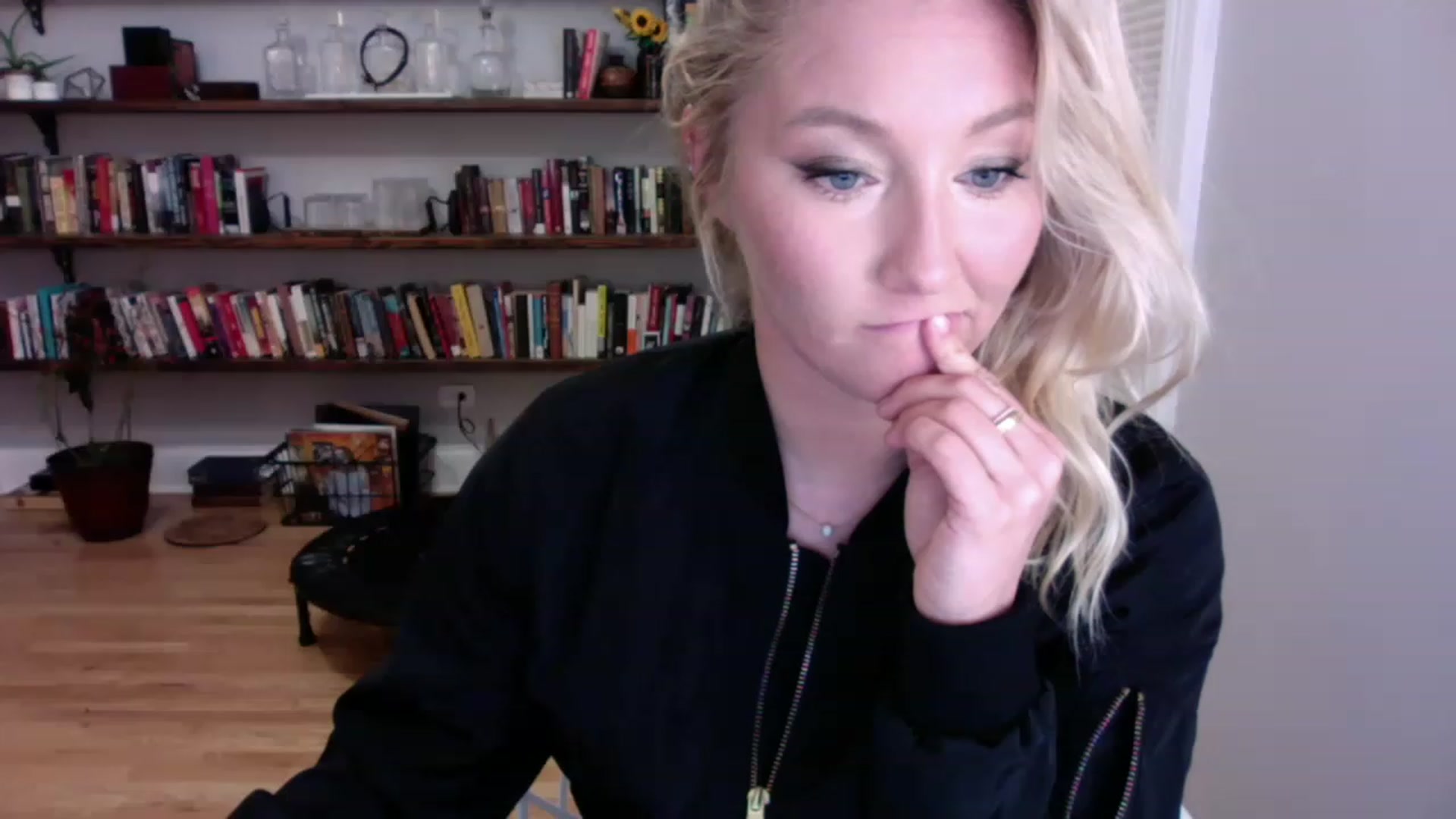Gallery image thumbnail from BendyBlonde1's myfreecams stream on, 12/22/2022, 02:41 image 4 of 20