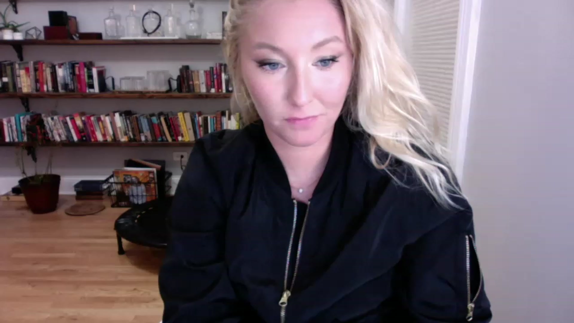 Gallery image thumbnail from BendyBlonde1's myfreecams stream on, 12/22/2022, 02:41 image 13 of 20