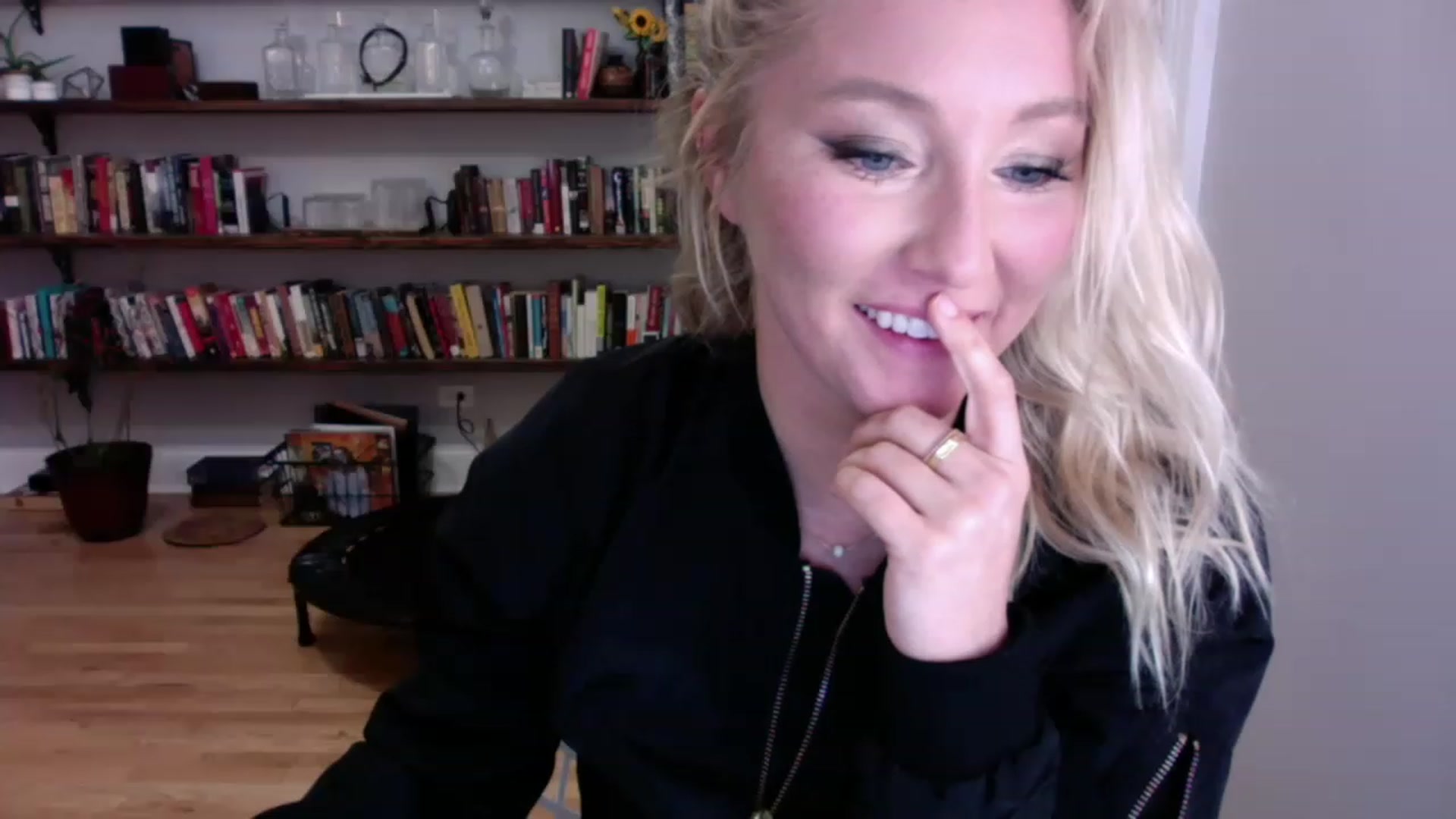 Gallery image thumbnail from BendyBlonde1's myfreecams stream on, 12/22/2022, 02:41 image 16 of 20