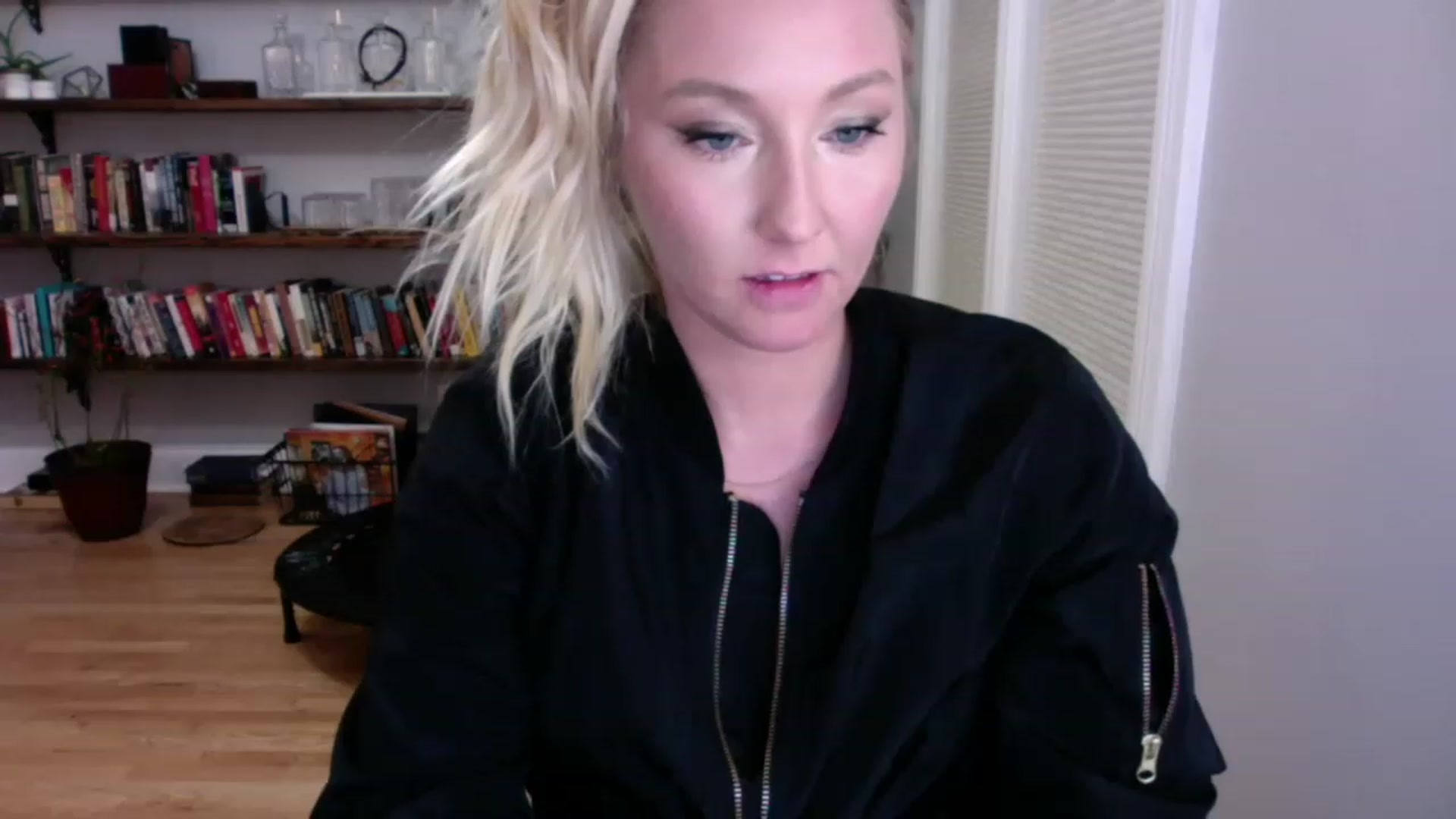 Gallery image thumbnail from BendyBlonde1's myfreecams stream on, 12/22/2022, 03:46 image 18 of 20