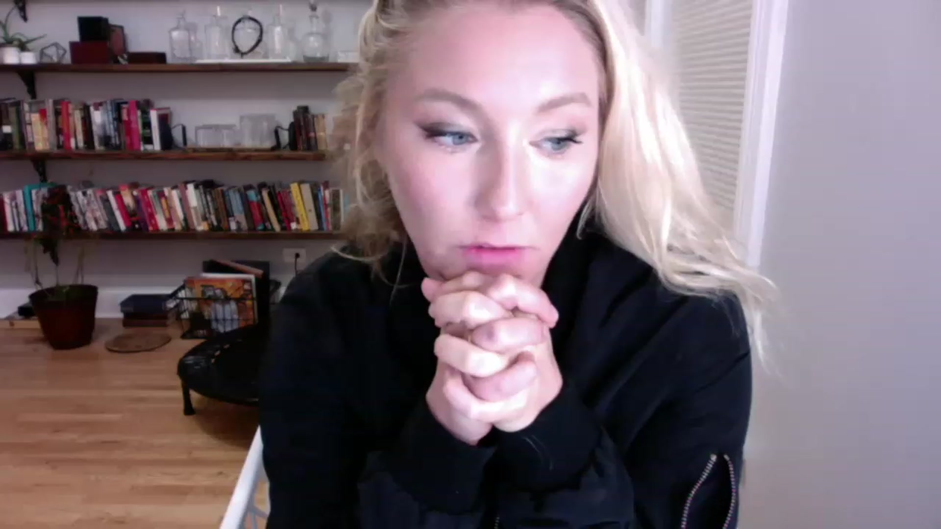 Gallery image thumbnail from BendyBlonde1's myfreecams stream on, 12/22/2022, 03:46 image 10 of 20