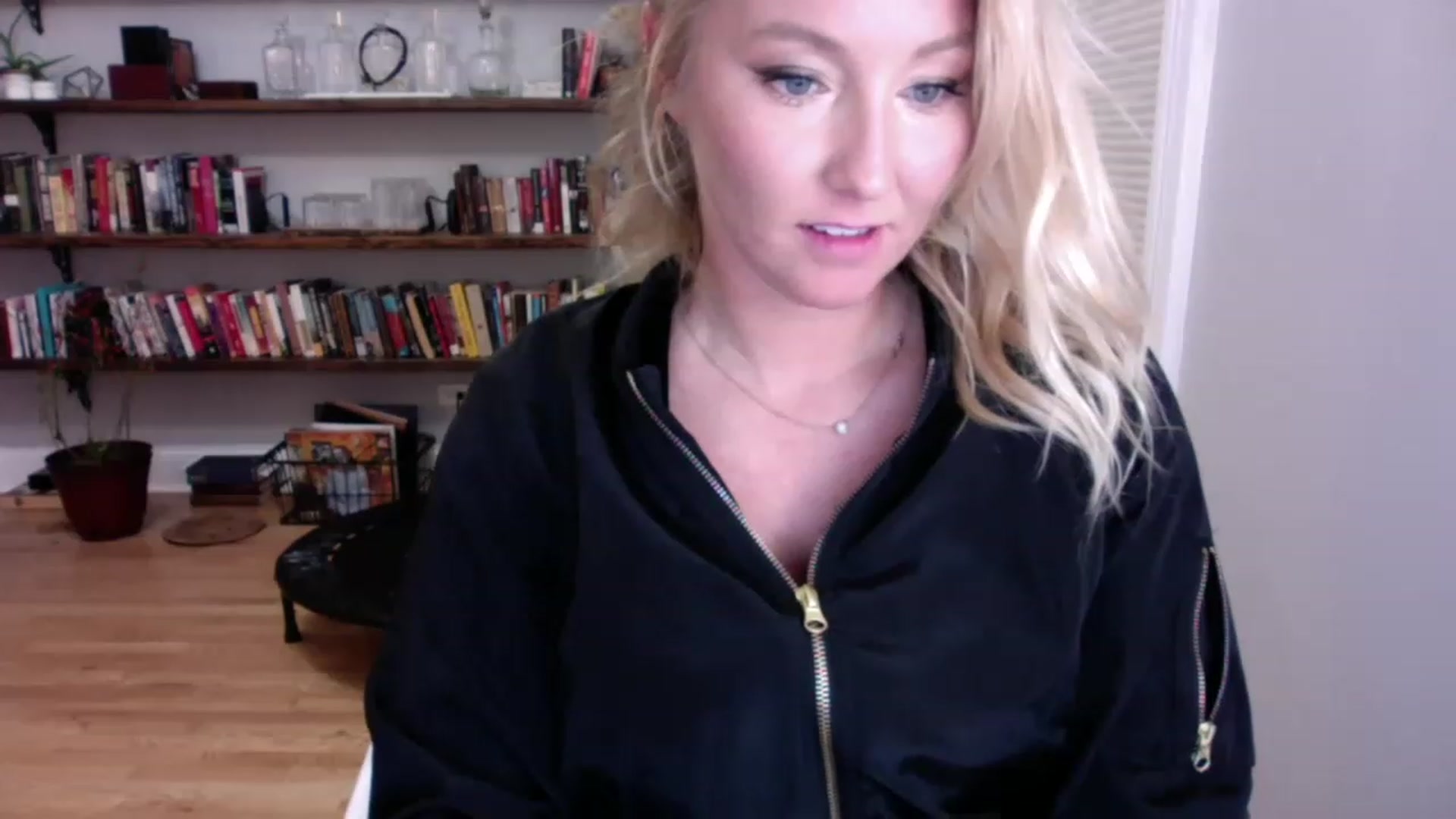 Gallery image thumbnail from BendyBlonde1's myfreecams stream on, 12/22/2022, 03:46 image 5 of 20
