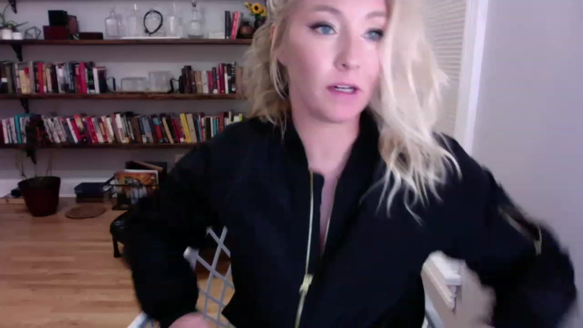 Gallery image thumbnail from BendyBlonde1's myfreecams stream on, 12/22/2022, 03:46 image 12 of 20