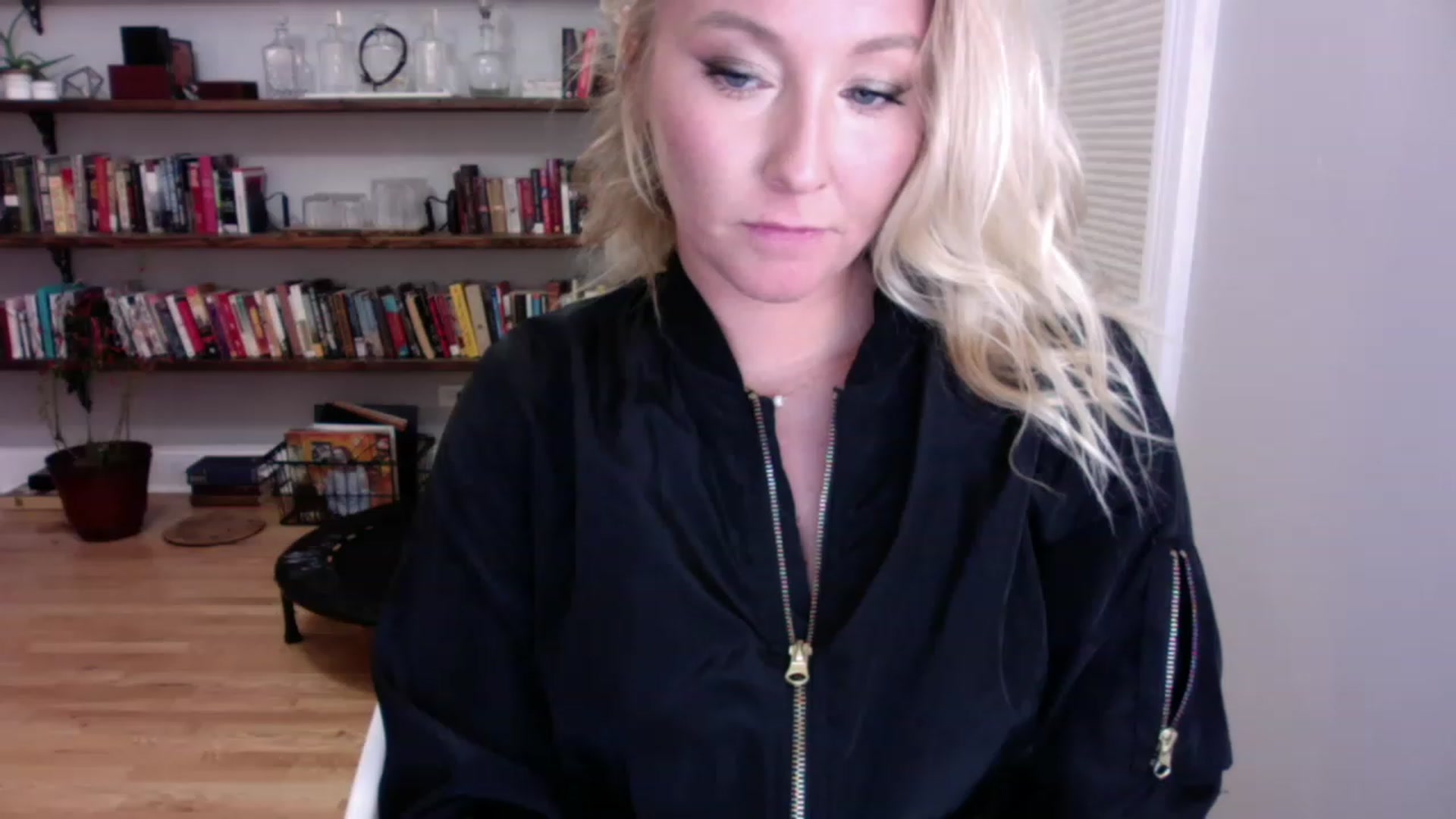 Gallery image thumbnail from BendyBlonde1's myfreecams stream on, 12/22/2022, 03:46 image 7 of 20