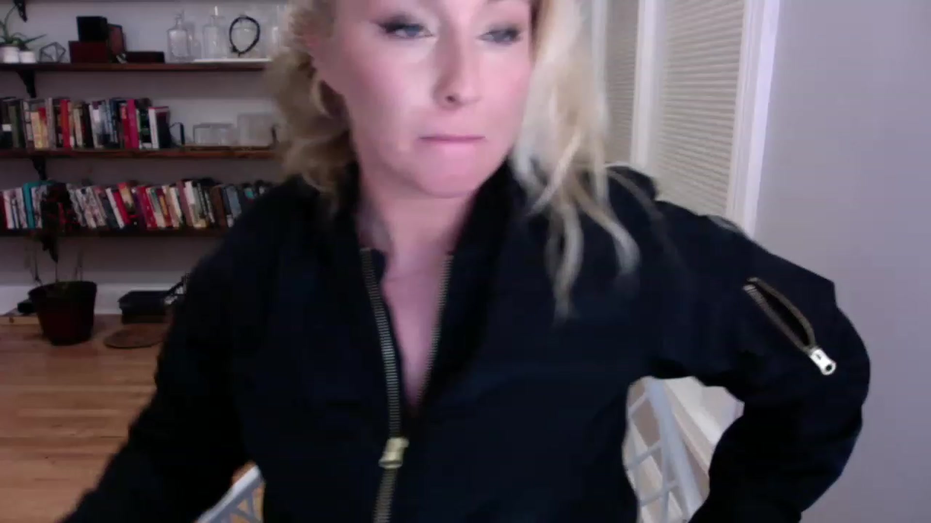 Gallery image thumbnail from BendyBlonde1's myfreecams stream on, 12/22/2022, 03:46 image 13 of 20