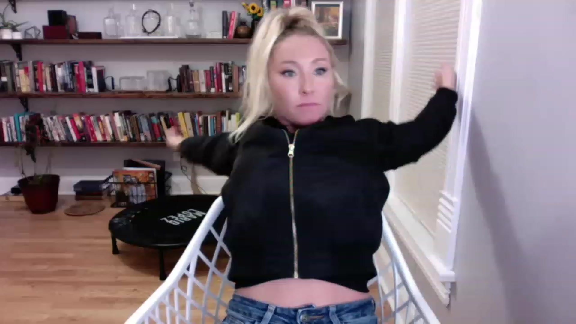 Gallery image thumbnail from BendyBlonde1's myfreecams stream on, 12/22/2022, 03:46 image 14 of 20