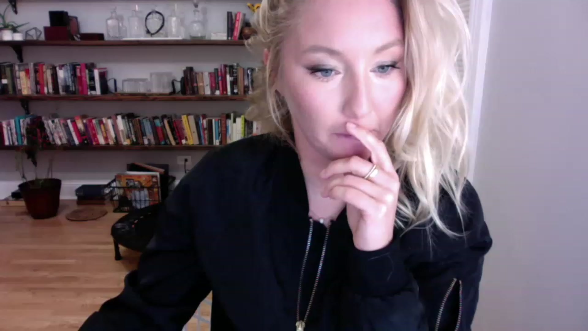 Gallery image thumbnail from BendyBlonde1's myfreecams stream on, 12/22/2022, 03:46 image 3 of 20
