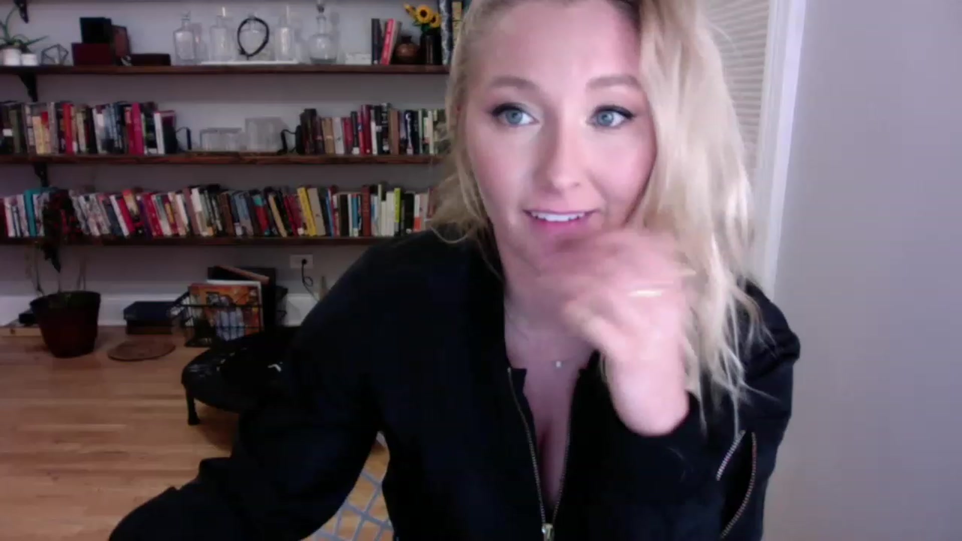 Gallery image thumbnail from BendyBlonde1's myfreecams stream on, 12/22/2022, 03:46 image 6 of 20