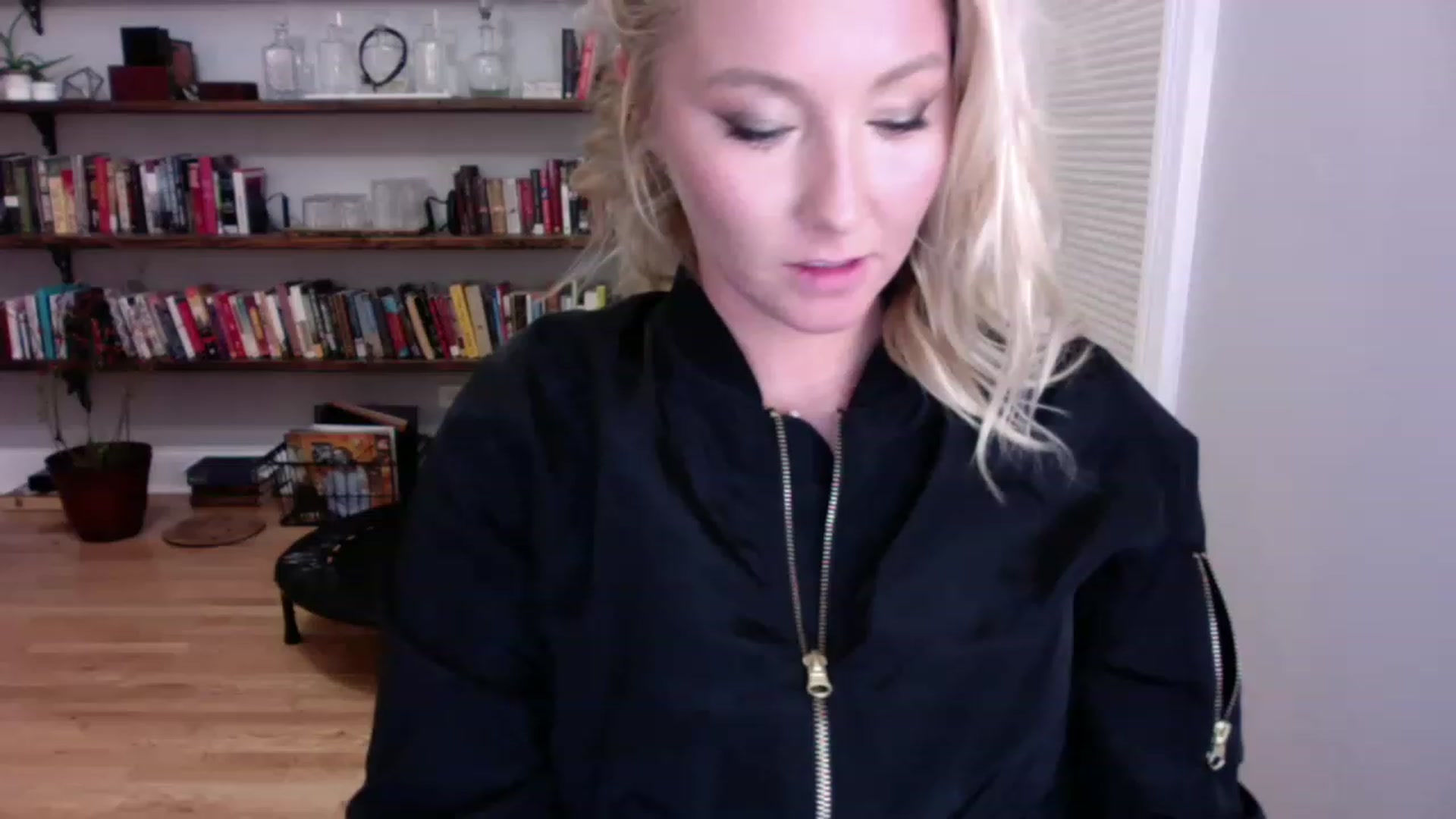 Gallery image thumbnail from BendyBlonde1's myfreecams stream on, 12/22/2022, 03:46 image 1 of 20