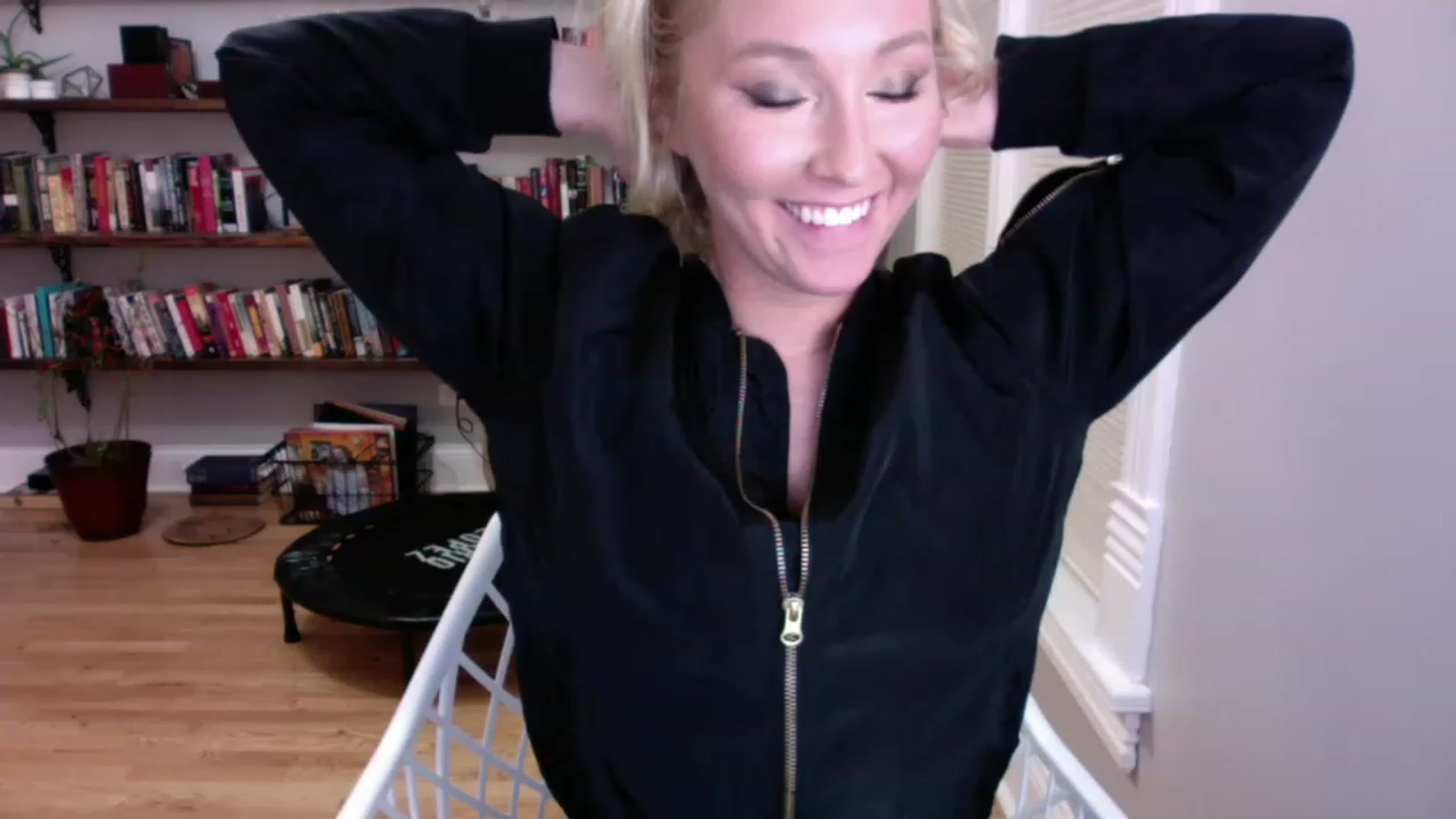 Gallery image thumbnail from BendyBlonde1's myfreecams stream on, 12/22/2022, 03:46 image 15 of 20
