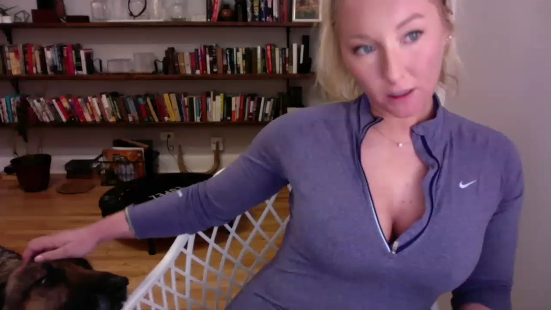 Gallery image thumbnail from BendyBlonde1's myfreecams stream on, 12/23/2022, 03:35 image 4 of 20