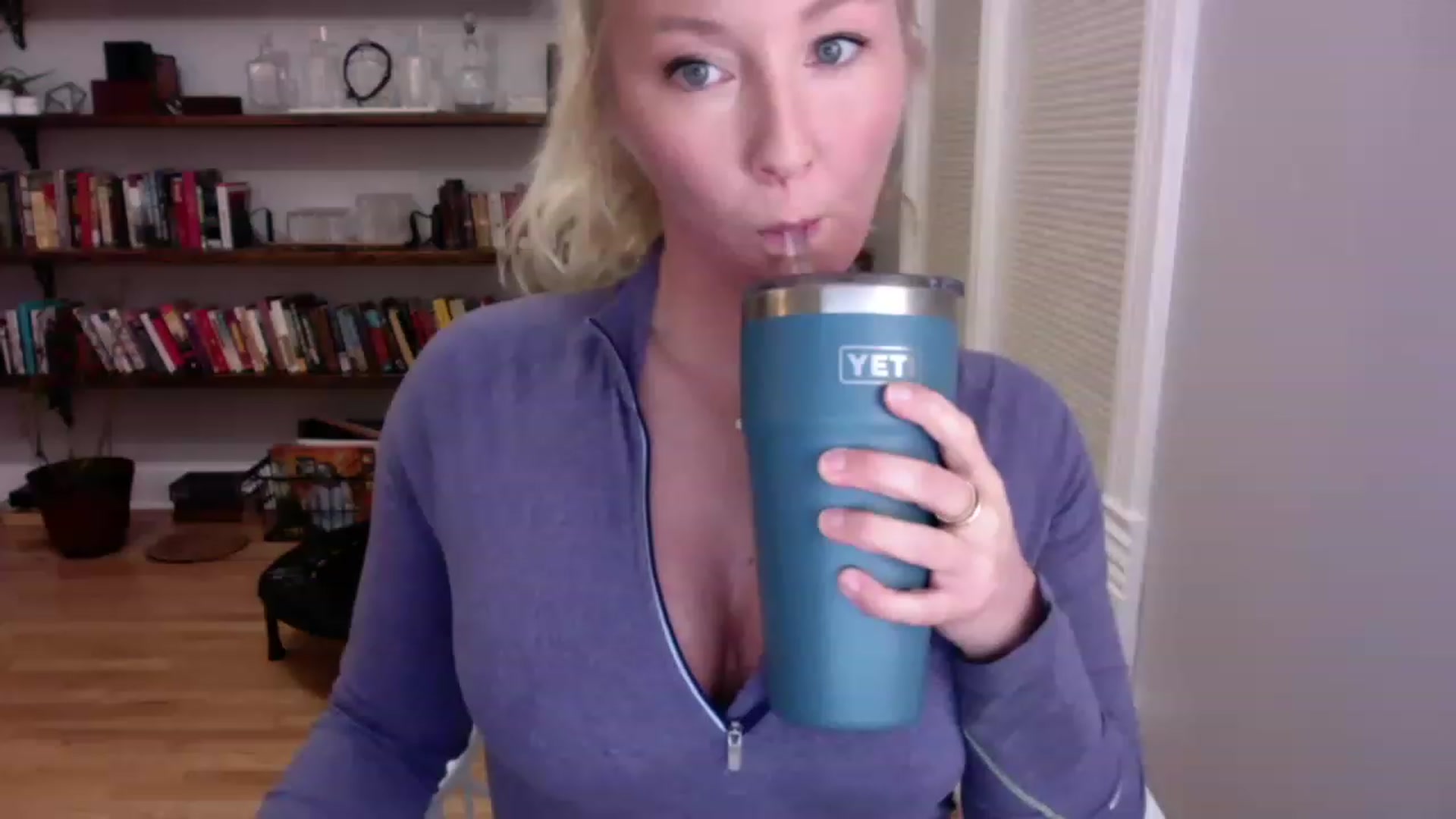 Gallery image thumbnail from BendyBlonde1's myfreecams stream on, 12/23/2022, 03:35 image 1 of 20