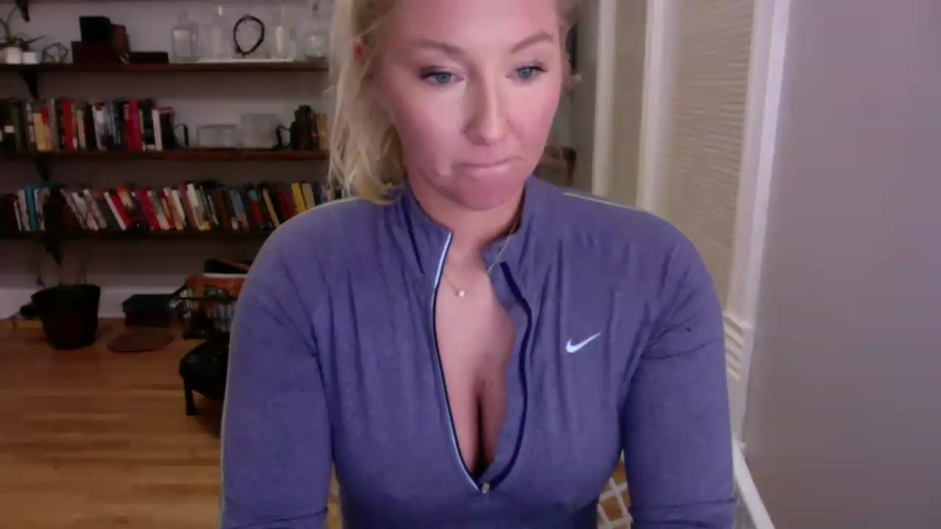 Gallery image thumbnail from BendyBlonde1's myfreecams stream on, 12/23/2022, 03:35 image 12 of 20