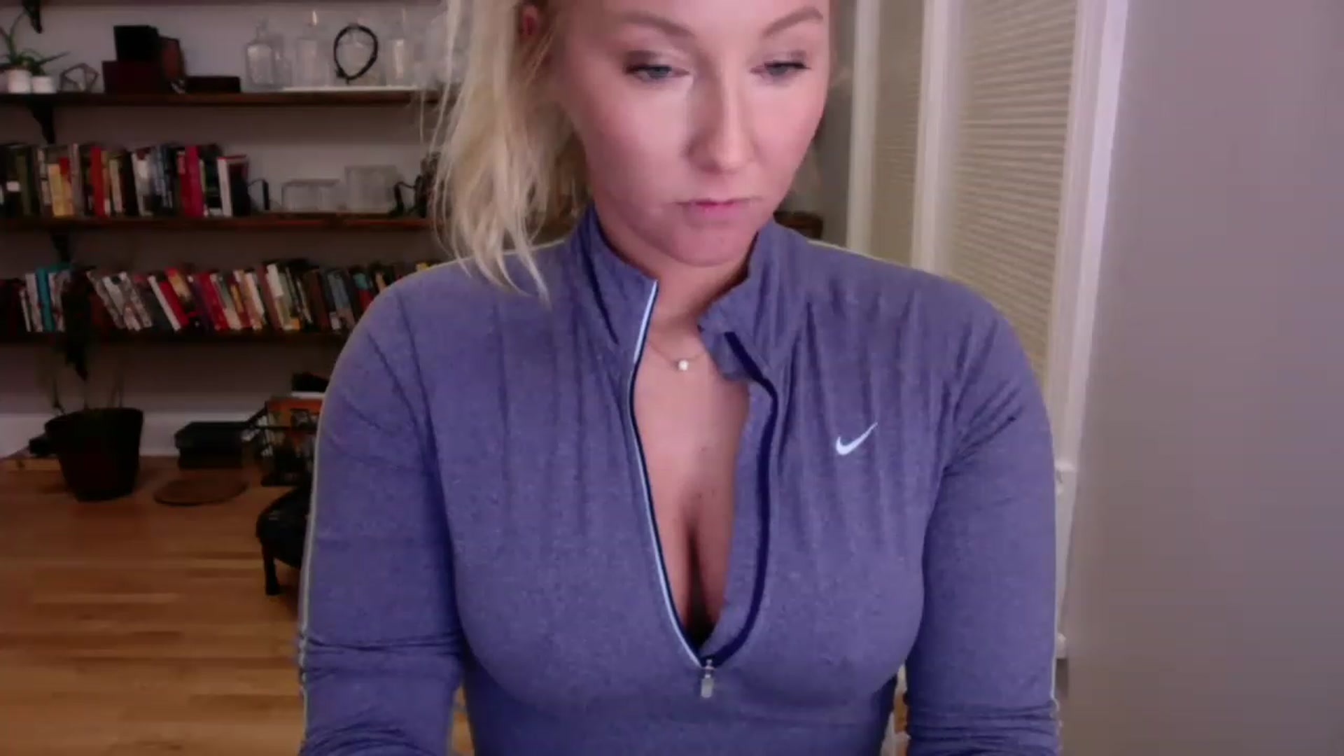 Gallery image thumbnail from BendyBlonde1's myfreecams stream on, 12/23/2022, 03:35 image 10 of 20
