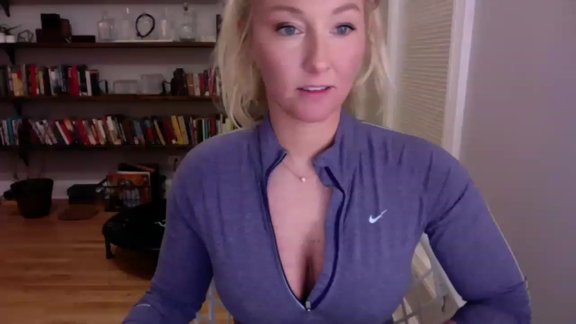 Gallery image thumbnail from BendyBlonde1's myfreecams stream on, 12/23/2022, 03:35 image 3 of 20