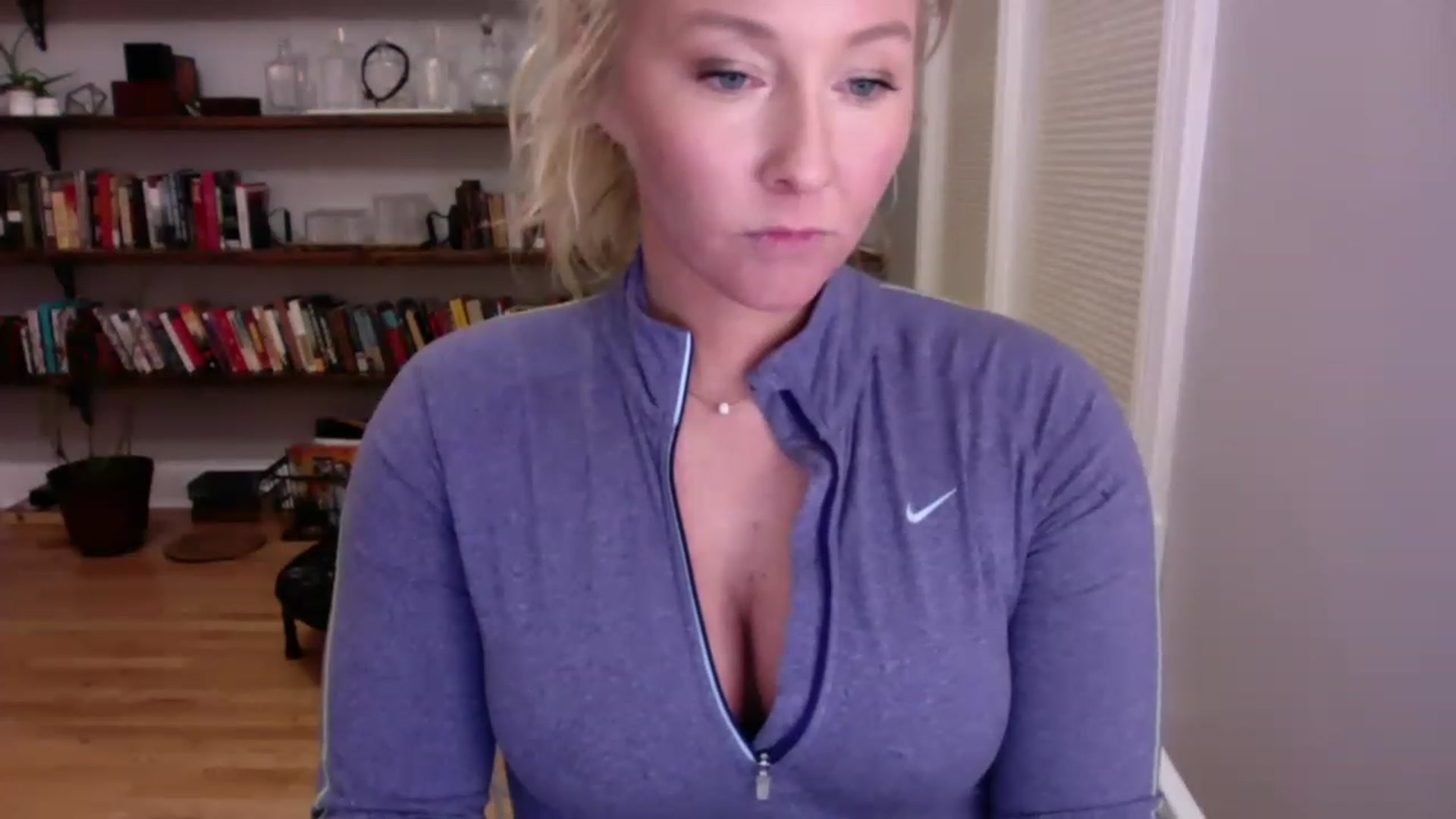 Gallery image thumbnail from BendyBlonde1's myfreecams stream on, 12/23/2022, 03:35 image 16 of 20