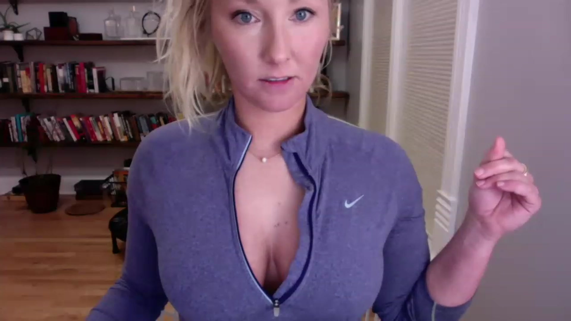 Gallery image thumbnail from BendyBlonde1's myfreecams stream on, 12/23/2022, 03:35 image 18 of 20