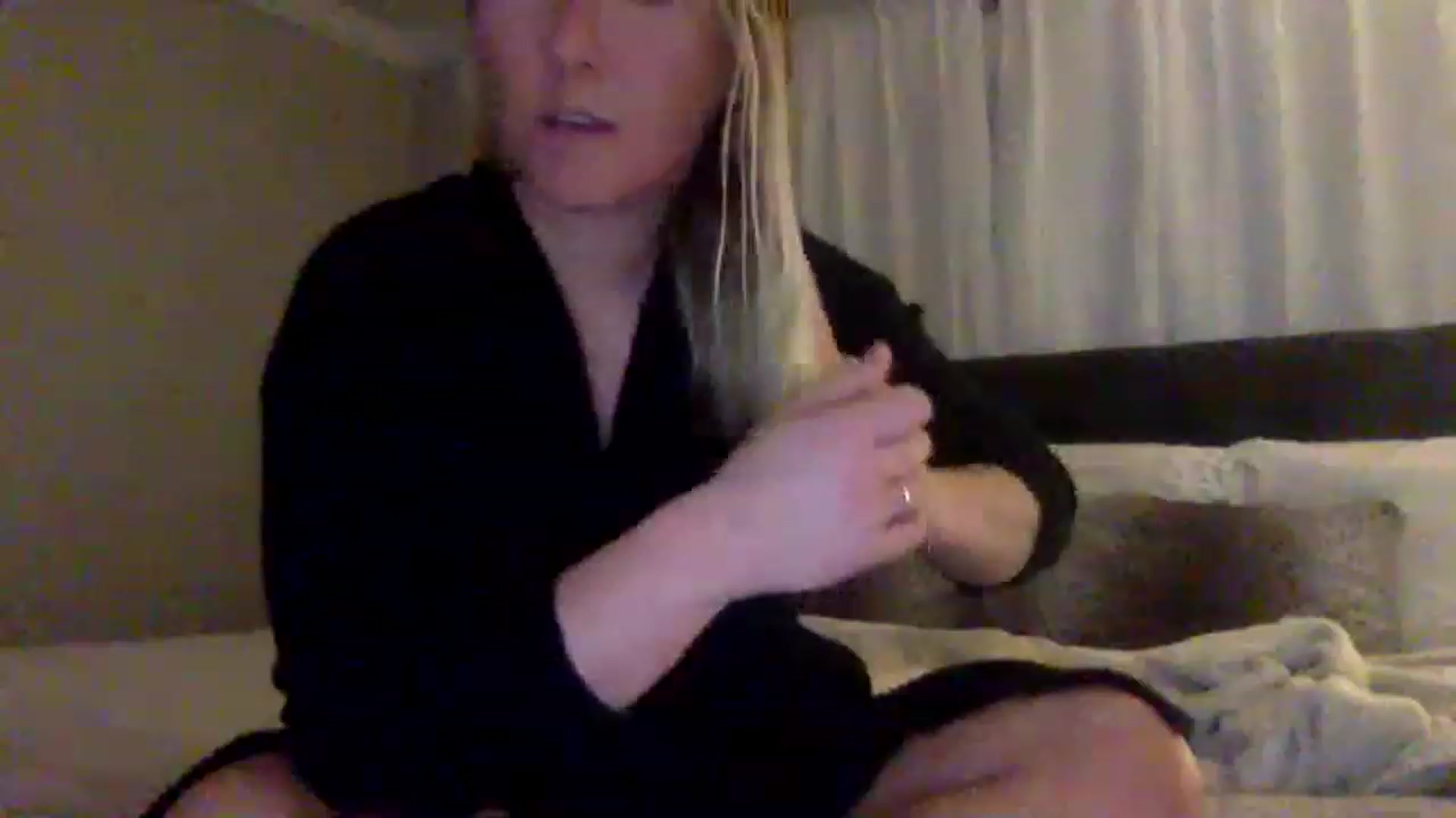 Gallery image thumbnail from BendyBlonde1's myfreecams stream on, 12/23/2022, 05:04 image 15 of 20