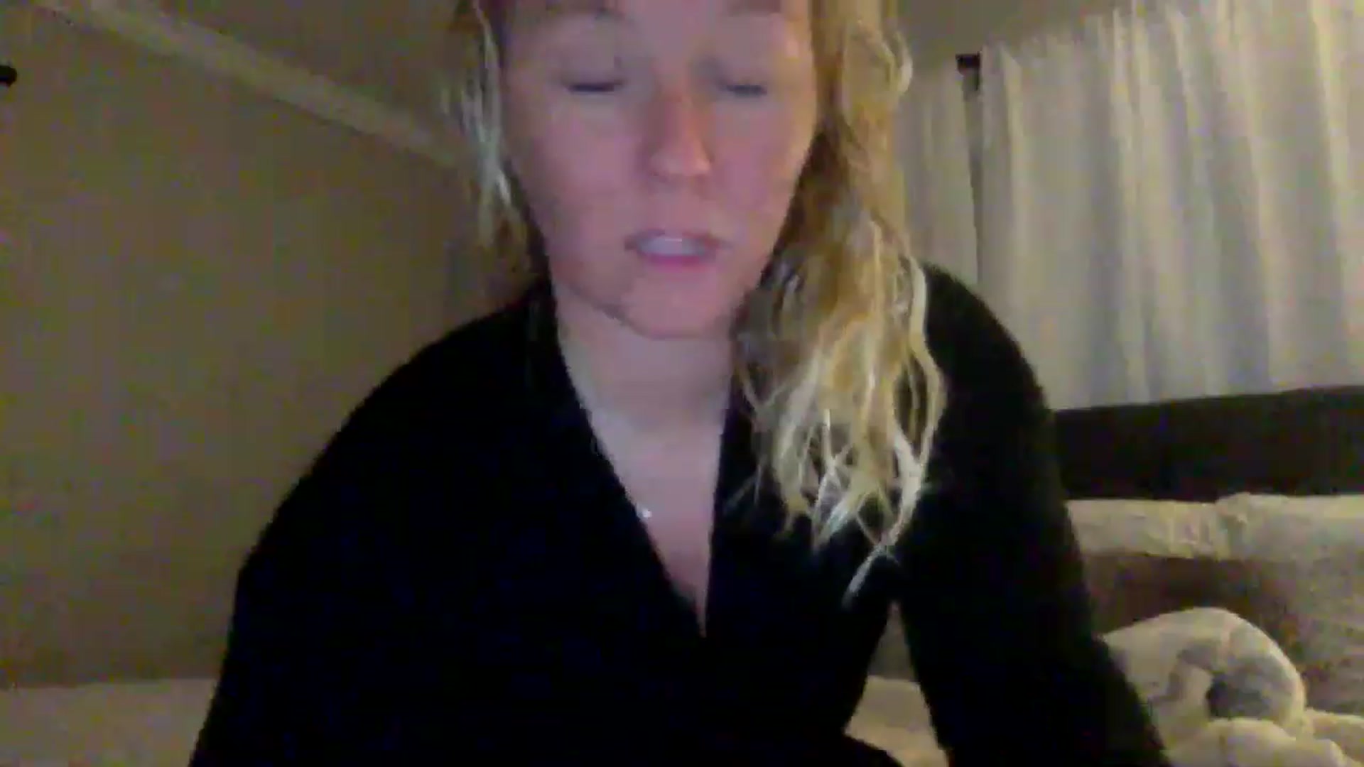 Gallery image thumbnail from BendyBlonde1's myfreecams stream on, 12/23/2022, 05:04 image 13 of 20
