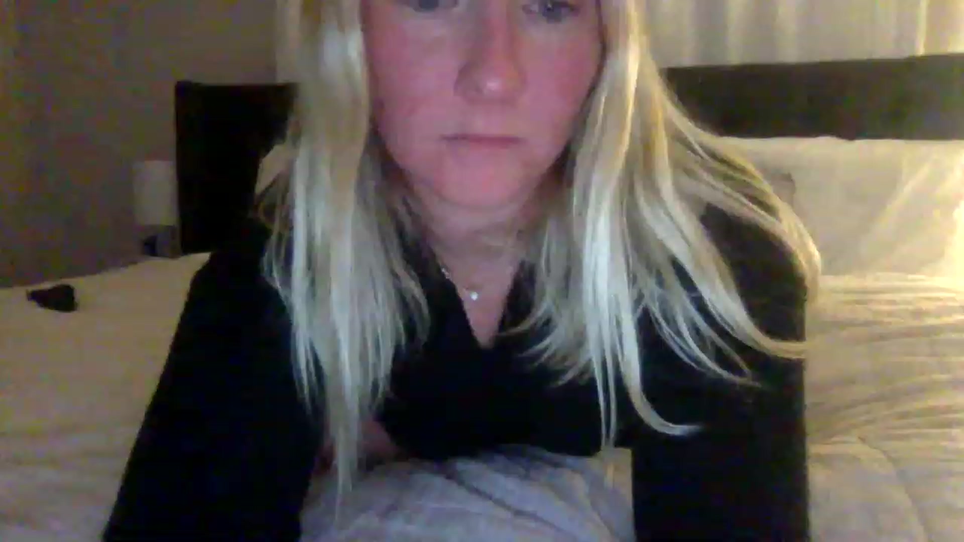 Gallery image thumbnail from BendyBlonde1's myfreecams stream on, 12/23/2022, 06:35 image 18 of 20