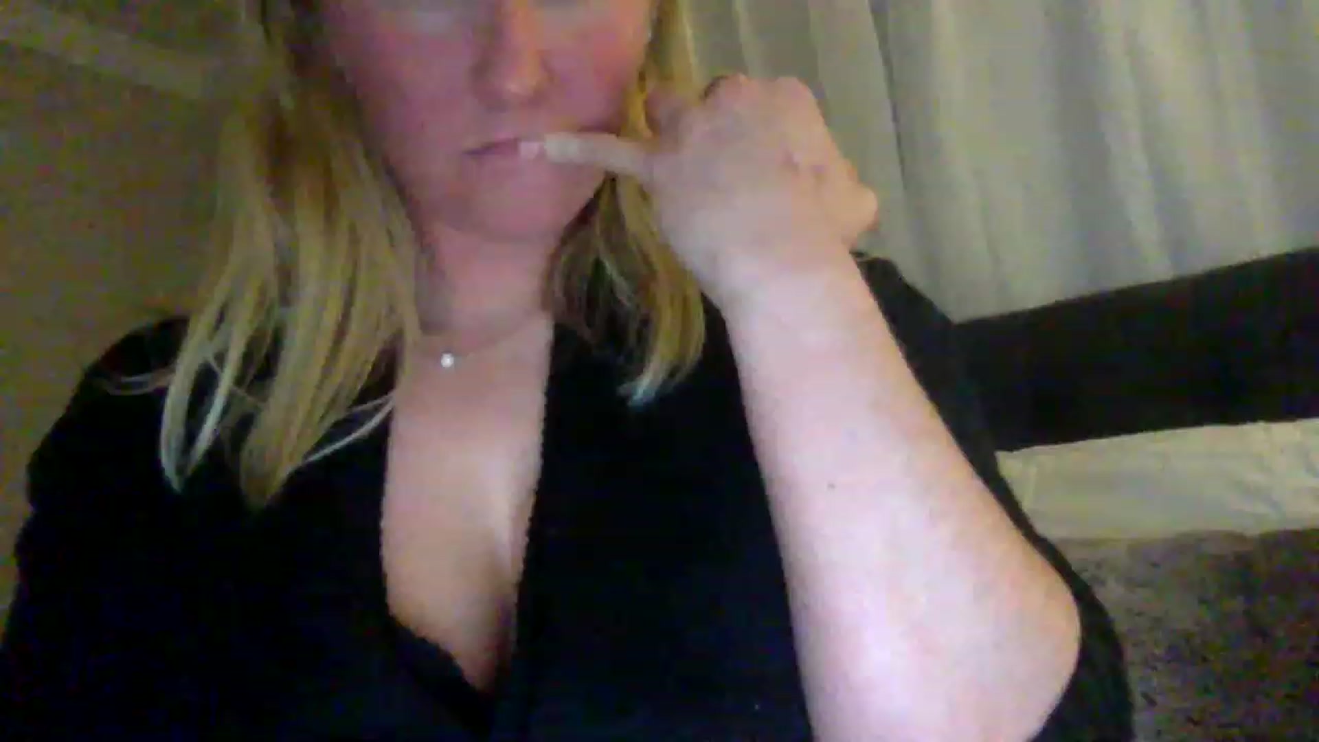 Gallery image thumbnail from BendyBlonde1's myfreecams stream on, 12/23/2022, 06:35 image 10 of 20