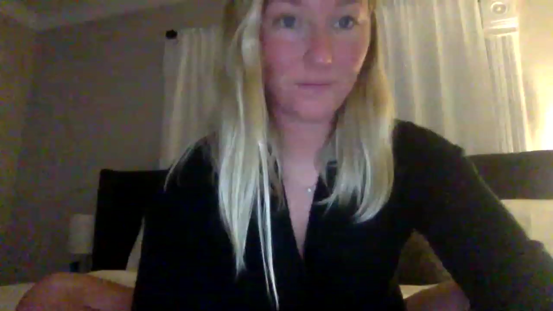 Gallery image thumbnail from BendyBlonde1's myfreecams stream on, 12/23/2022, 06:35 image 8 of 20