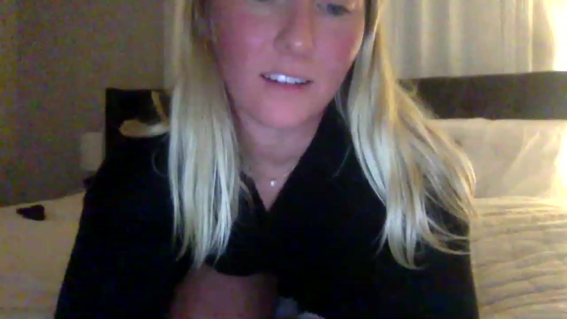 Gallery image thumbnail from BendyBlonde1's myfreecams stream on, 12/23/2022, 06:35 image 19 of 20