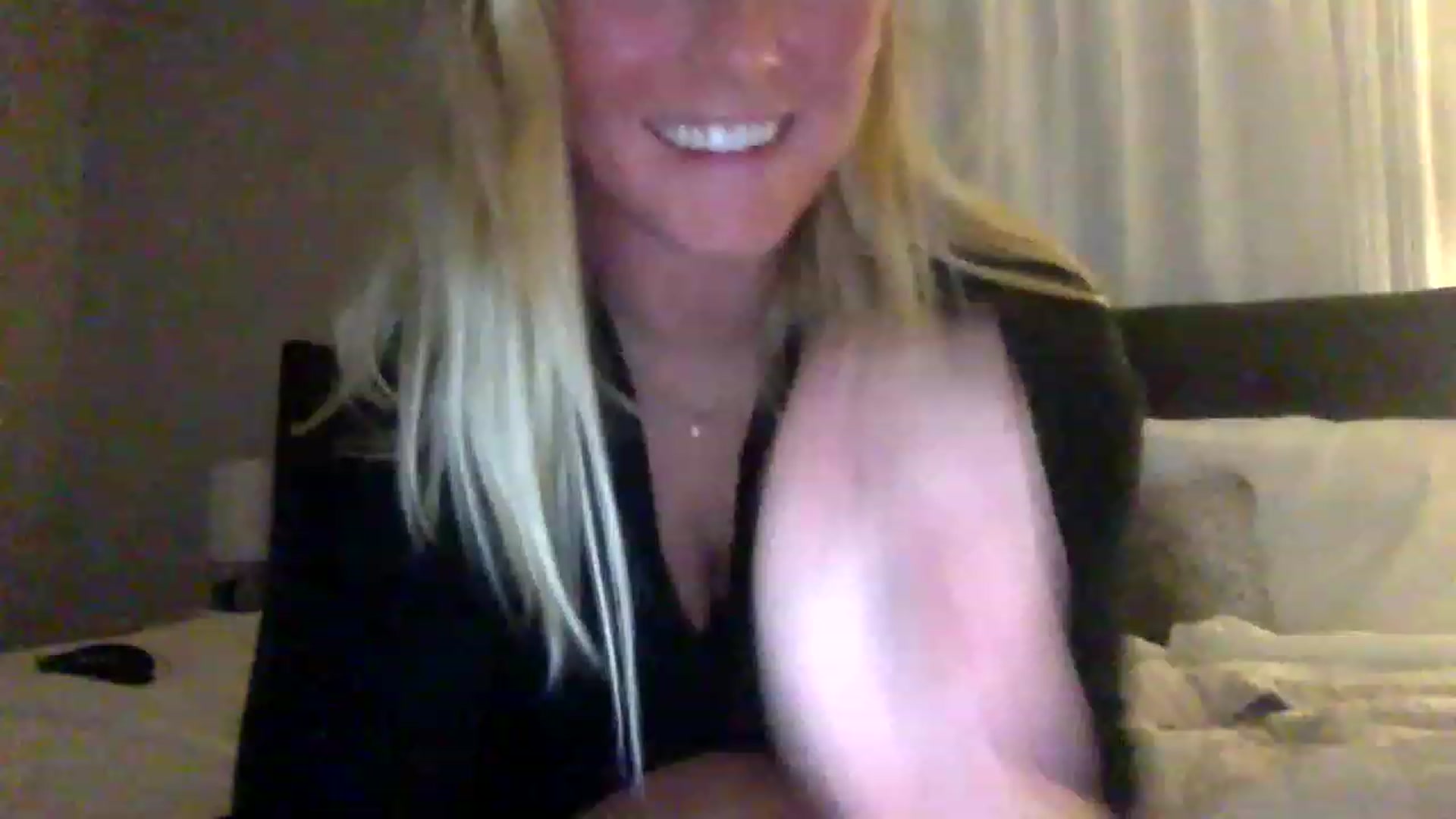 Gallery image thumbnail from BendyBlonde1's myfreecams stream on, 12/23/2022, 06:35 image 9 of 20