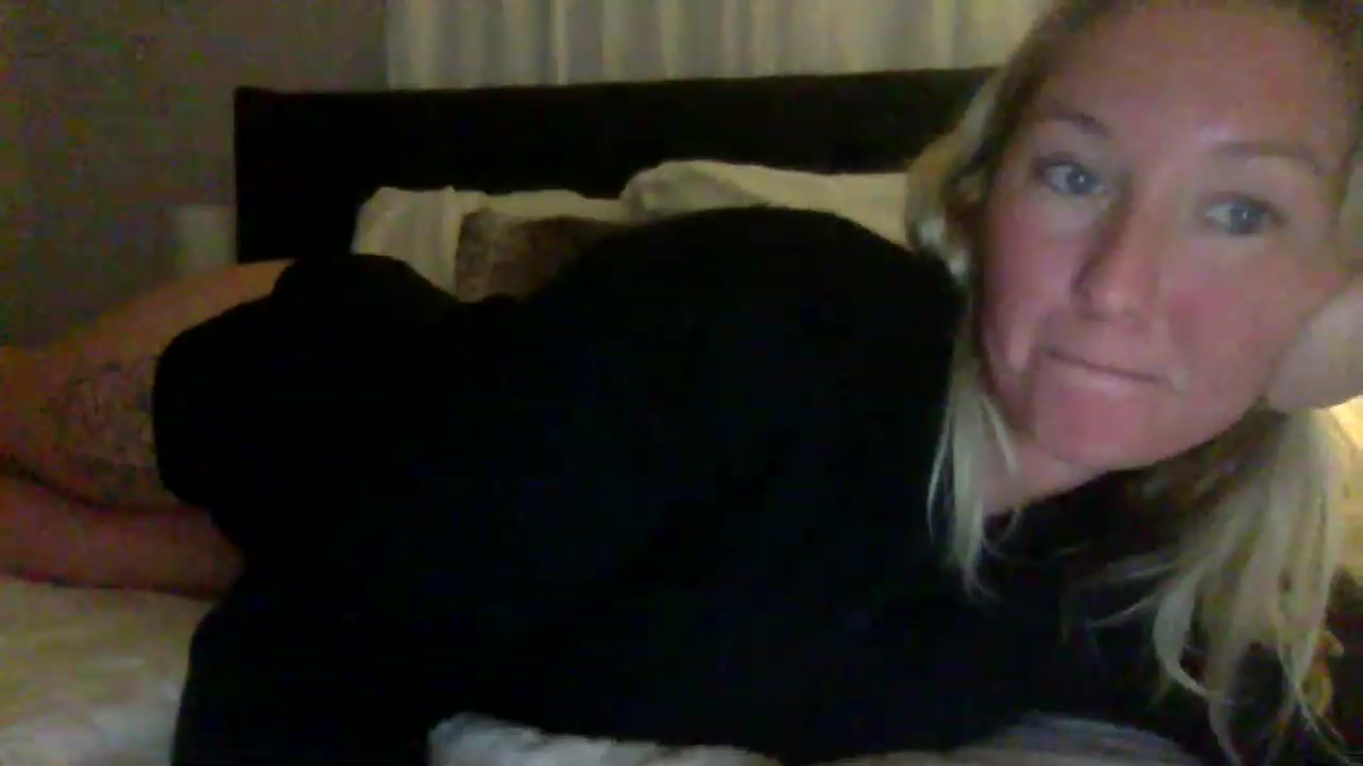 Gallery image thumbnail from BendyBlonde1's myfreecams stream on, 12/23/2022, 06:35 image 2 of 20