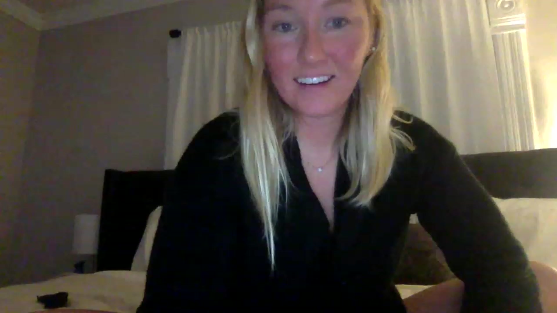 Gallery image thumbnail from BendyBlonde1's myfreecams stream on, 12/23/2022, 06:35 image 6 of 20