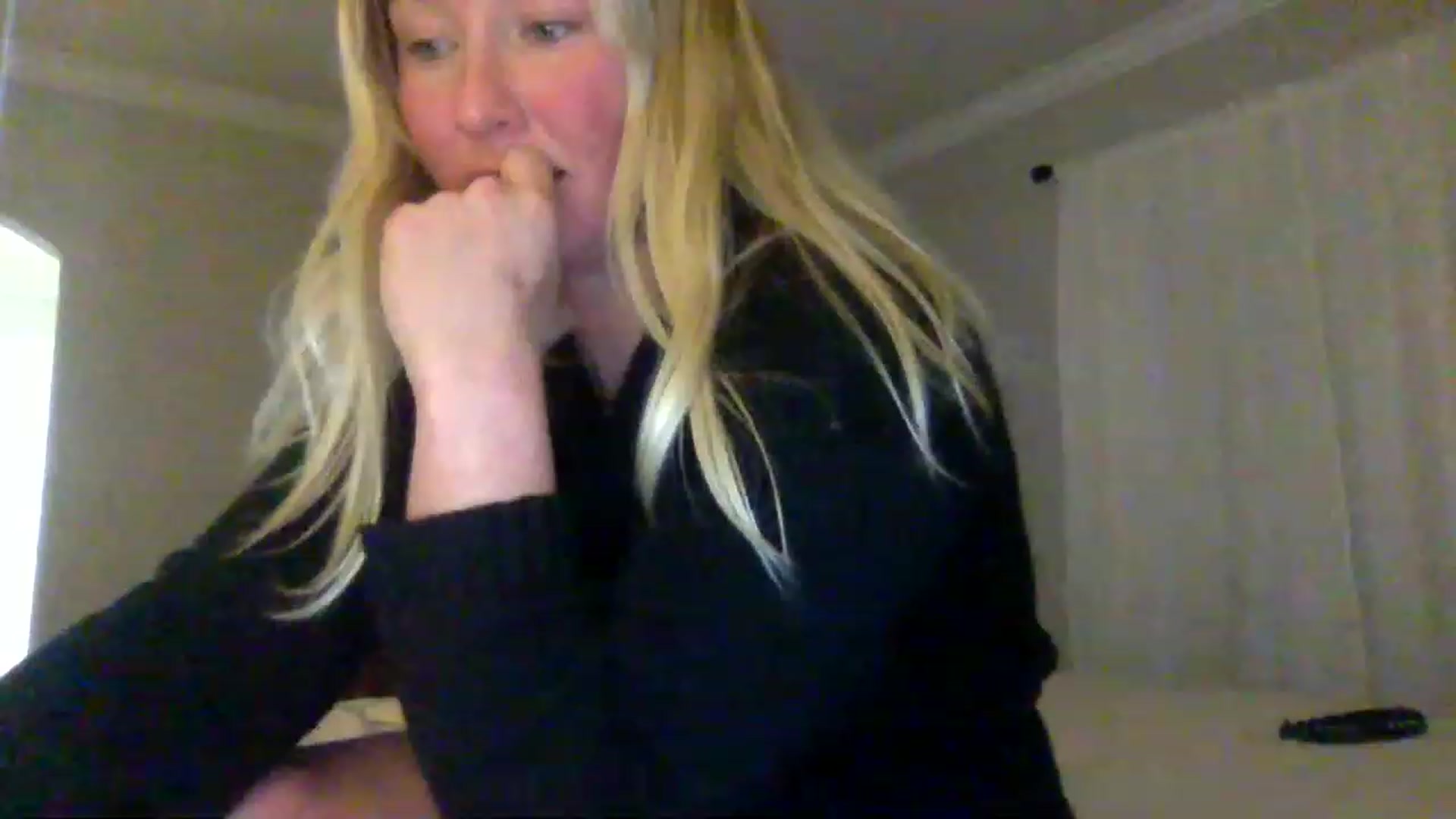 Gallery image thumbnail from BendyBlonde1's myfreecams stream on, 12/23/2022, 06:35 image 16 of 20