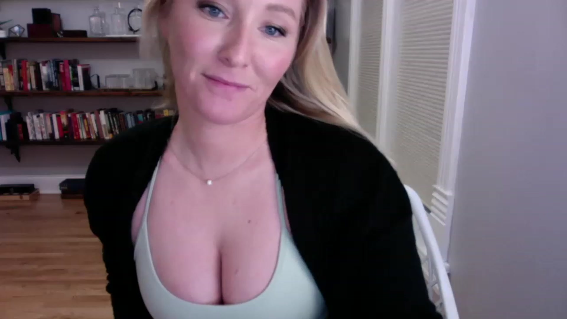 Gallery image thumbnail from BendyBlonde1's myfreecams stream on, 12/24/2022, 02:59 image 12 of 20