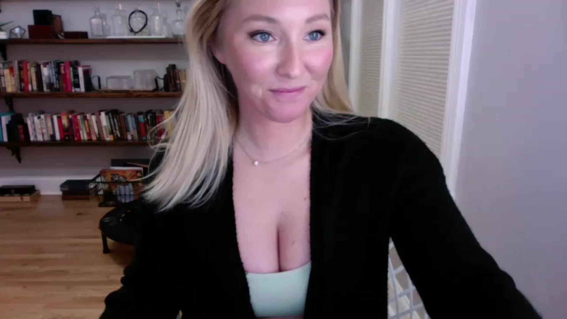 Gallery image thumbnail from BendyBlonde1's myfreecams stream on, 12/24/2022, 02:59 image 8 of 20