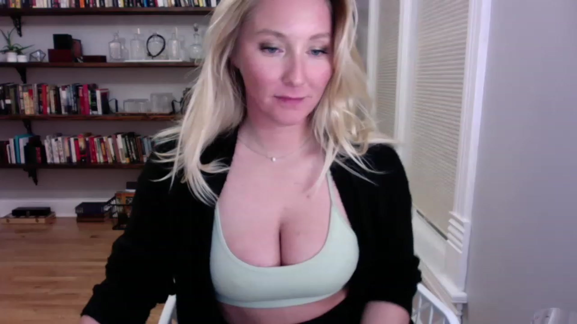 Gallery image thumbnail from BendyBlonde1's myfreecams stream on, 12/24/2022, 08:16 image 18 of 20
