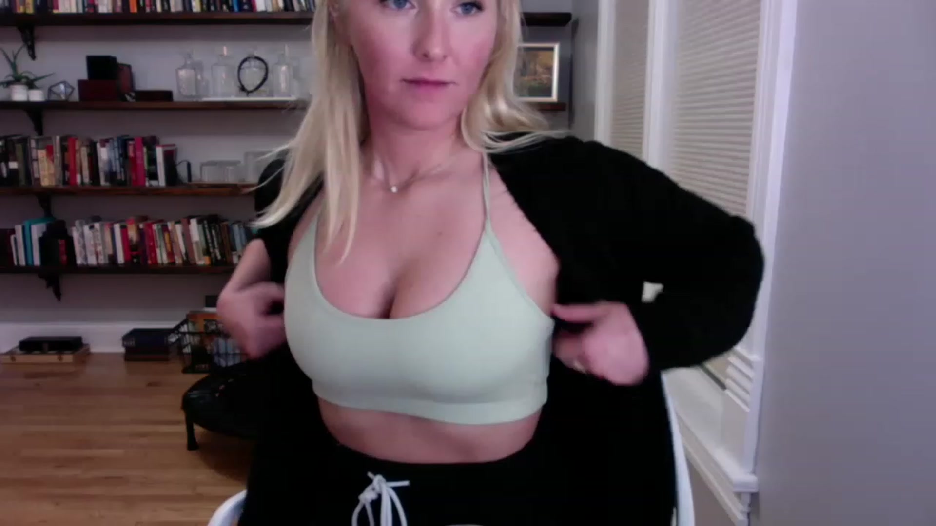 Gallery image thumbnail from BendyBlonde1's myfreecams stream on, 12/24/2022, 08:16 image 16 of 20