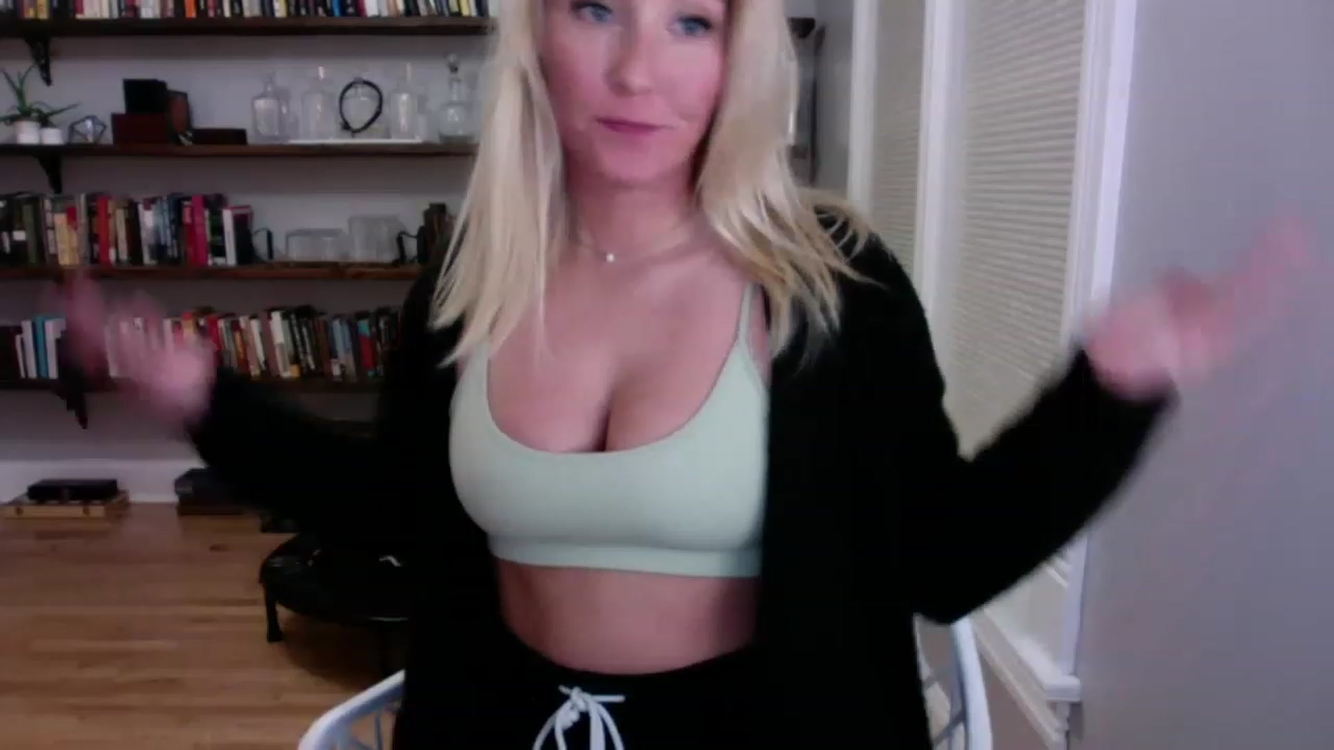 Gallery image thumbnail from BendyBlonde1's myfreecams stream on, 12/24/2022, 08:16 image 15 of 20