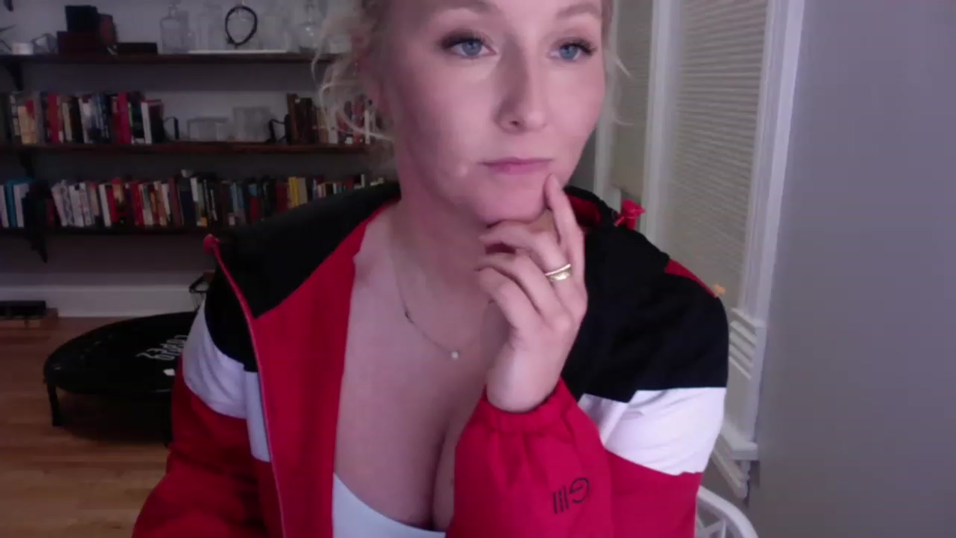 Gallery image thumbnail from BendyBlonde1's myfreecams stream on, 01/05/2023, 04:34 image 13 of 20