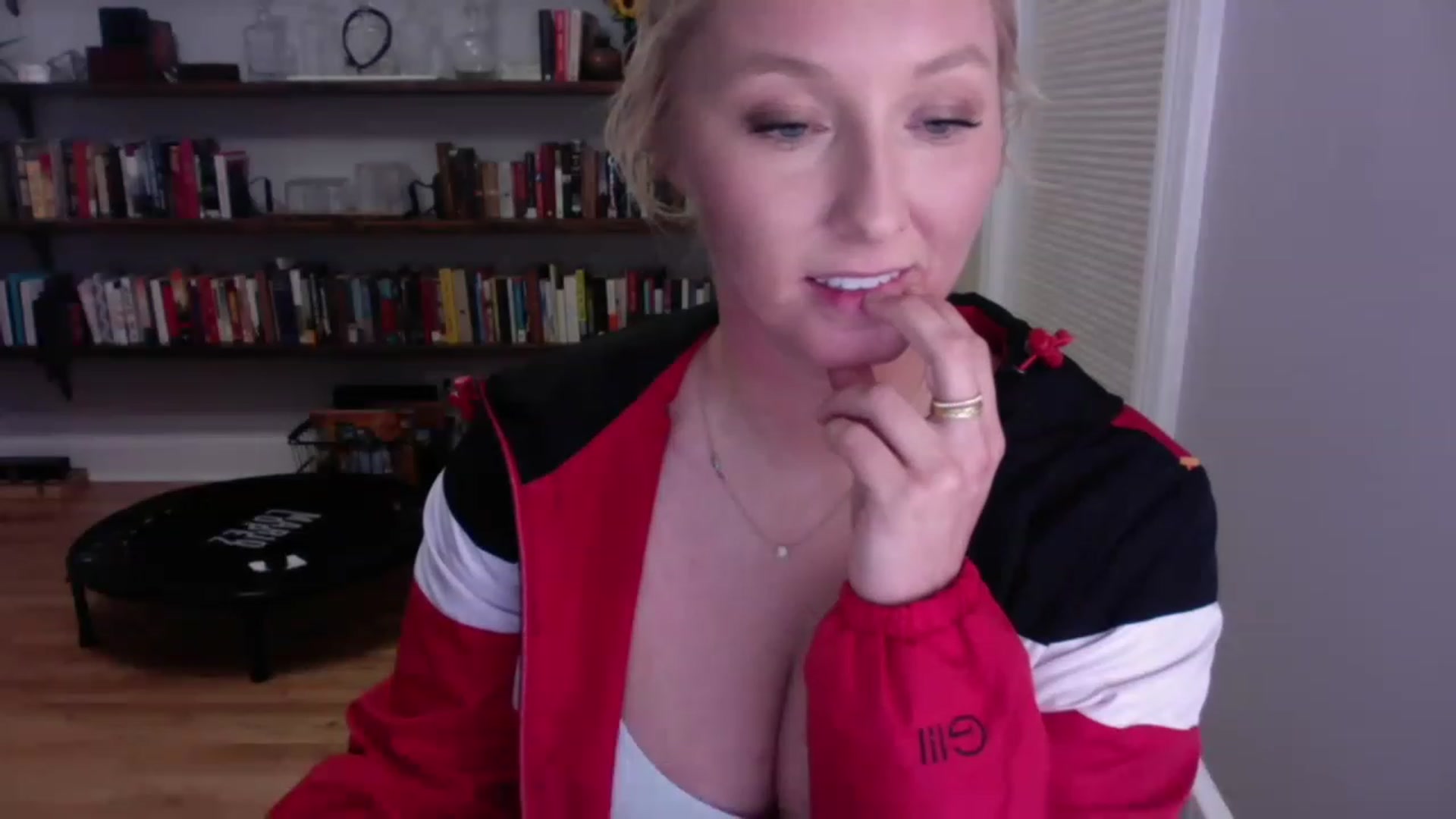 Gallery image thumbnail from BendyBlonde1's myfreecams stream on, 01/05/2023, 04:34 image 9 of 20