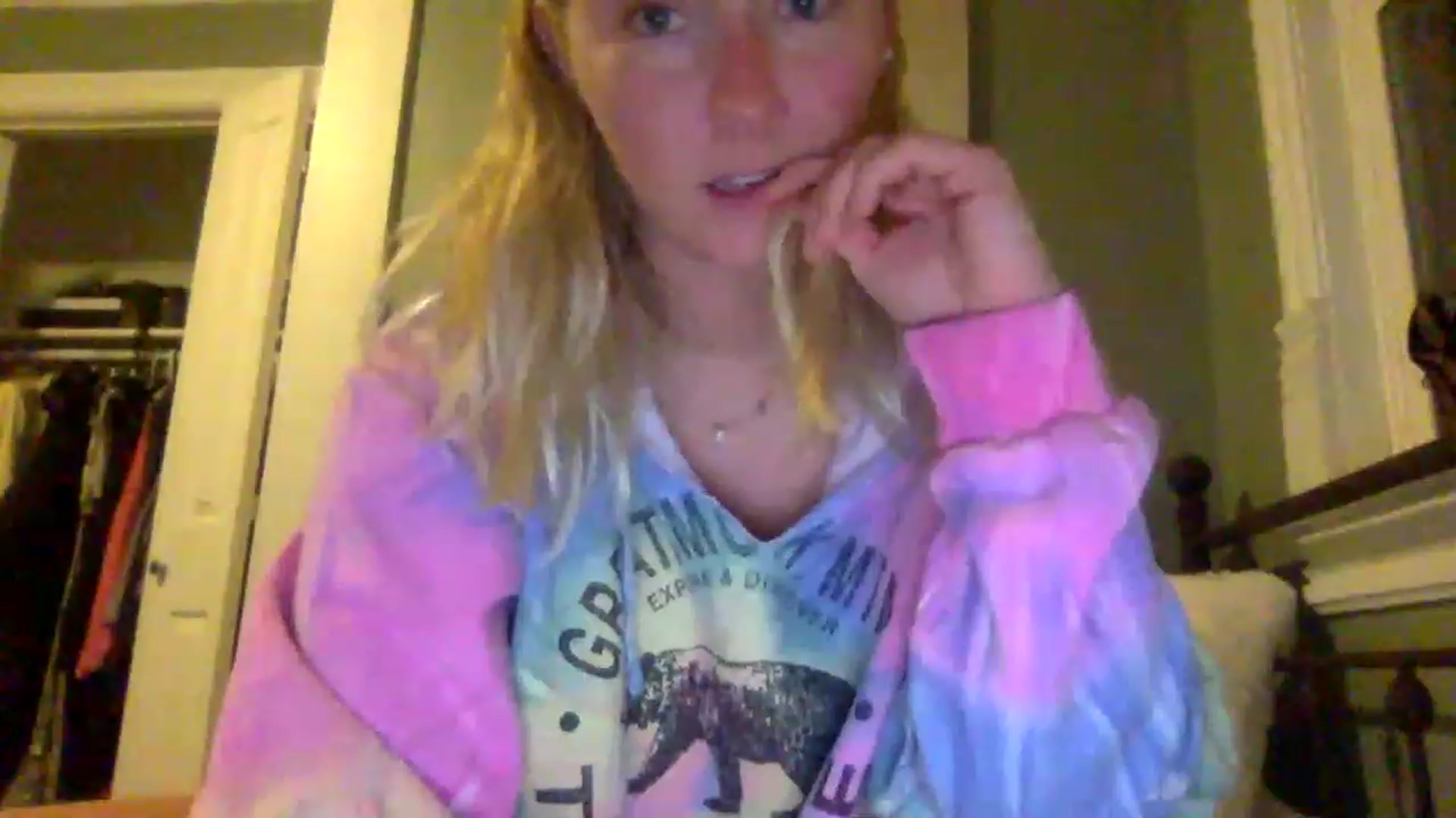 Gallery image thumbnail from BendyBlonde1's myfreecams stream on, 01/06/2023, 02:26 image 18 of 20
