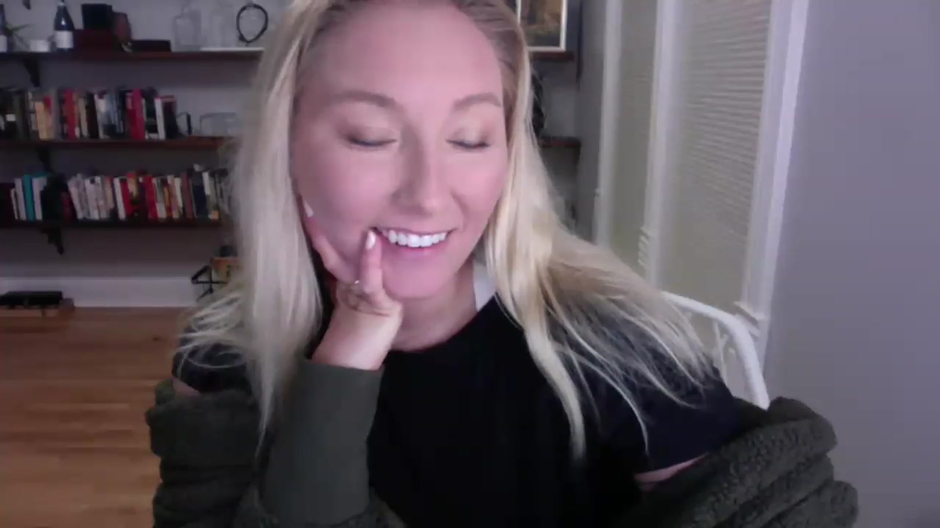 Gallery image thumbnail from BendyBlonde1's myfreecams stream on, 01/10/2023, 01:19 image 10 of 20