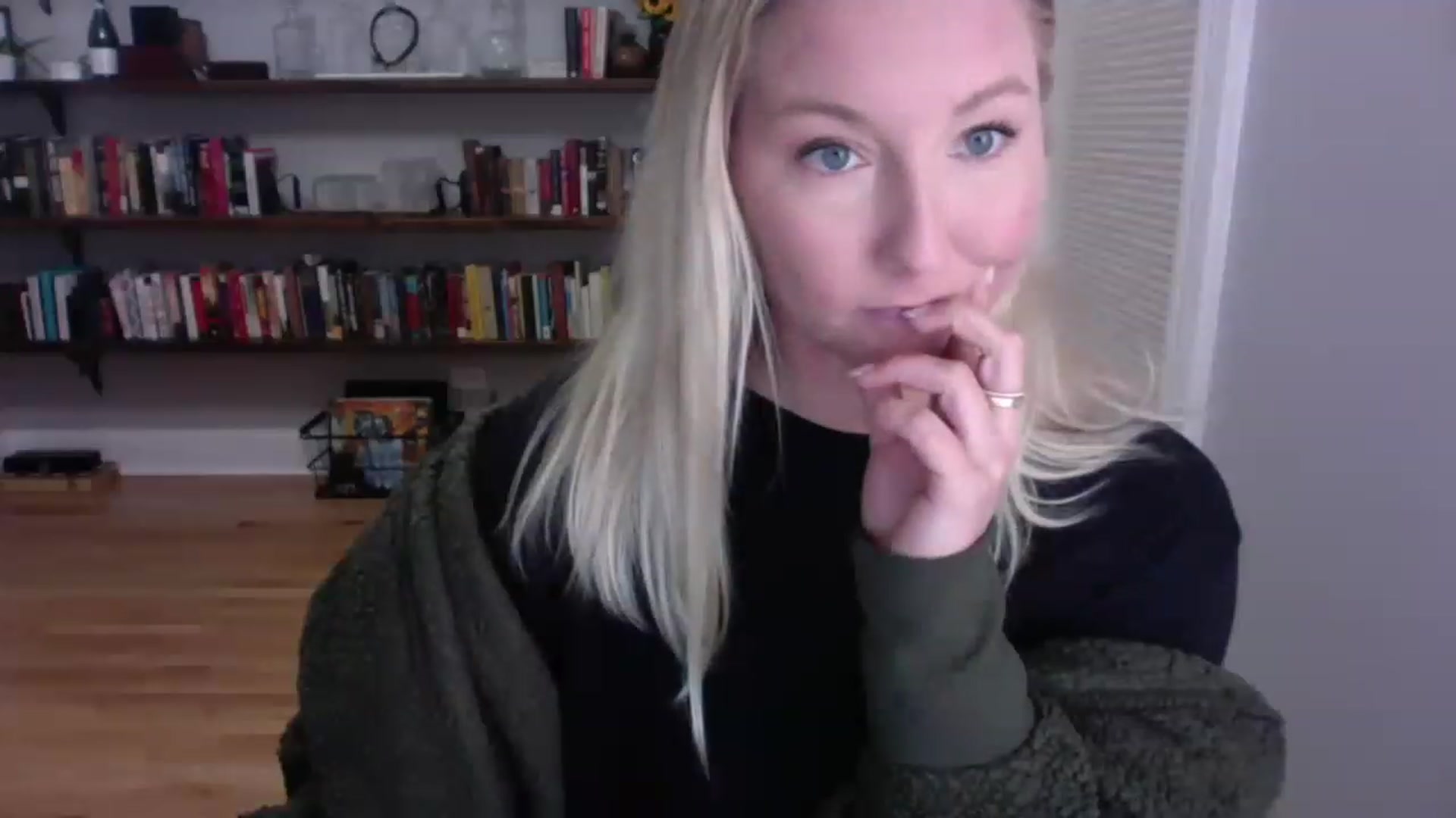 Gallery image thumbnail from BendyBlonde1's myfreecams stream on, 01/10/2023, 01:19 image 13 of 20