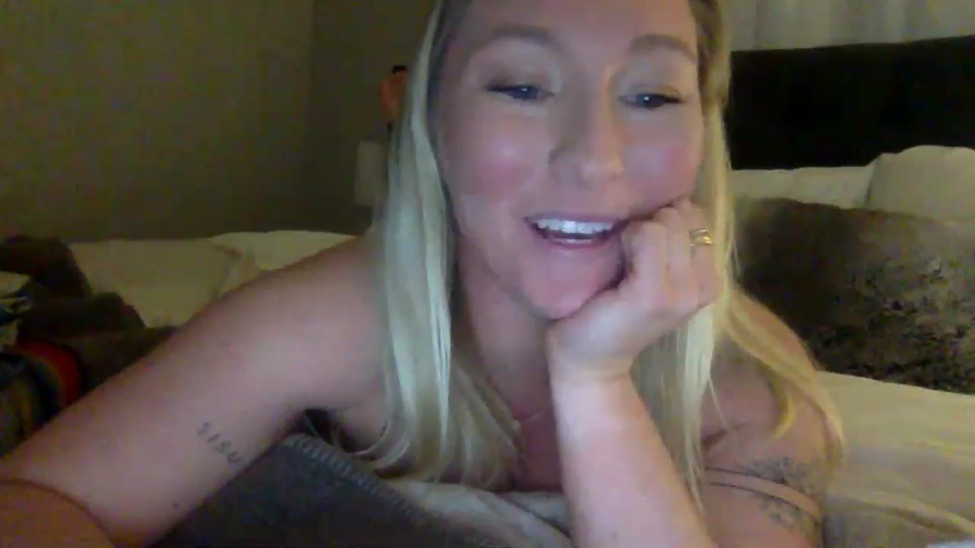 Gallery image thumbnail from BendyBlonde1's myfreecams stream on, 01/10/2023, 05:00 image 10 of 20