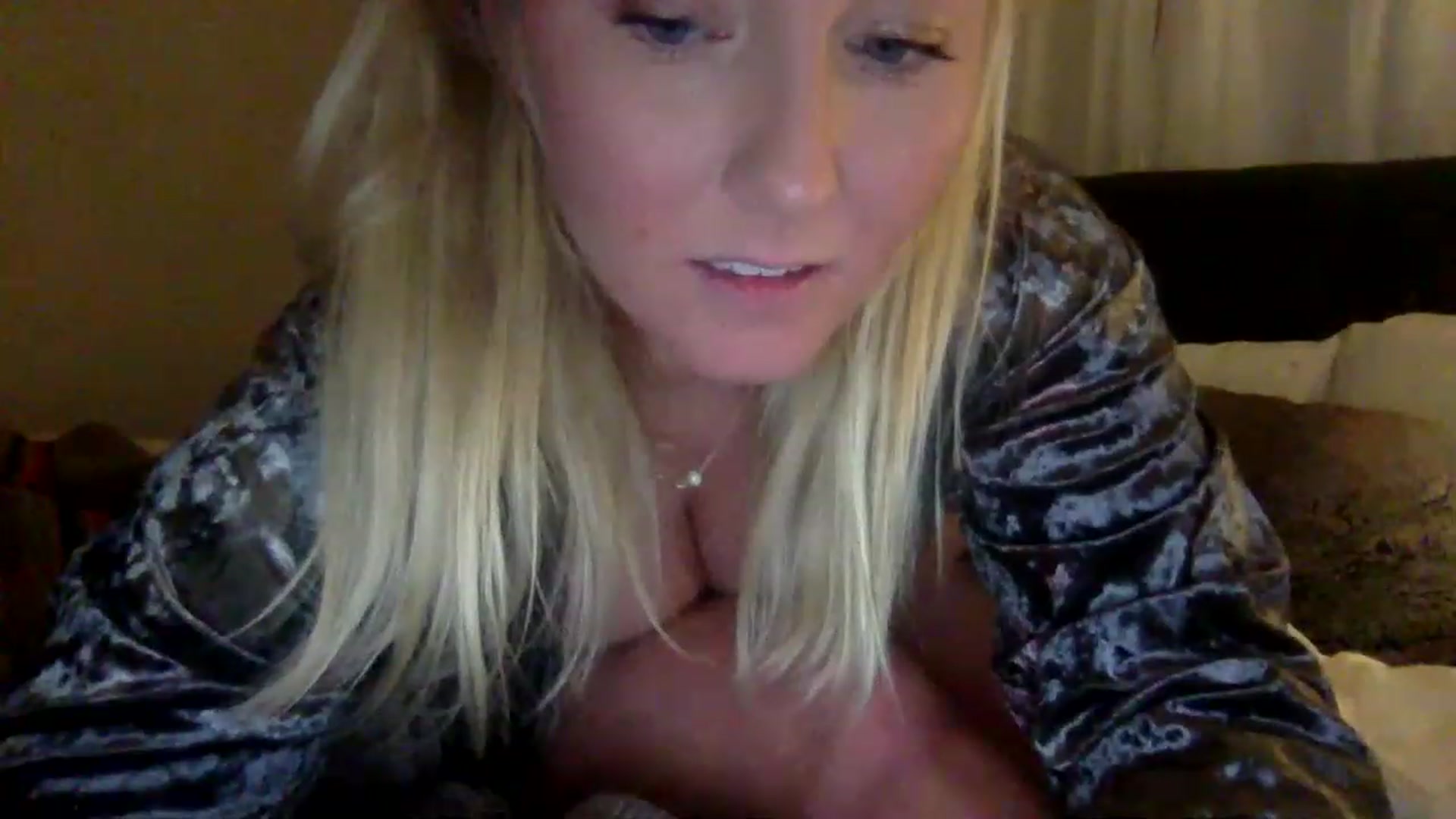 Gallery image thumbnail from BendyBlonde1's myfreecams stream on, 01/10/2023, 05:00 image 11 of 20