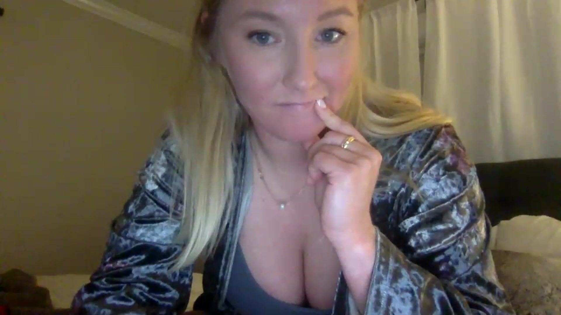 Gallery image thumbnail from BendyBlonde1's myfreecams stream on, 01/10/2023, 05:00 image 8 of 20