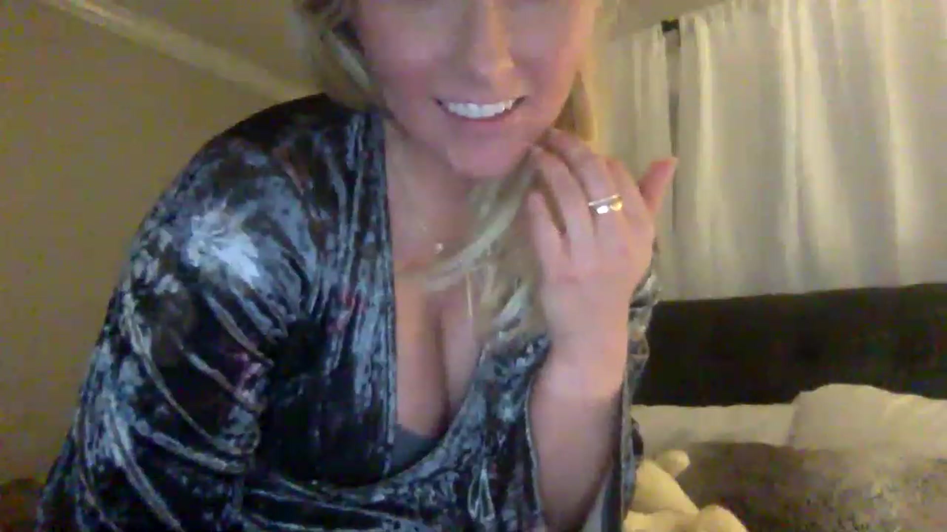 Gallery image thumbnail from BendyBlonde1's myfreecams stream on, 01/10/2023, 05:00 image 15 of 20